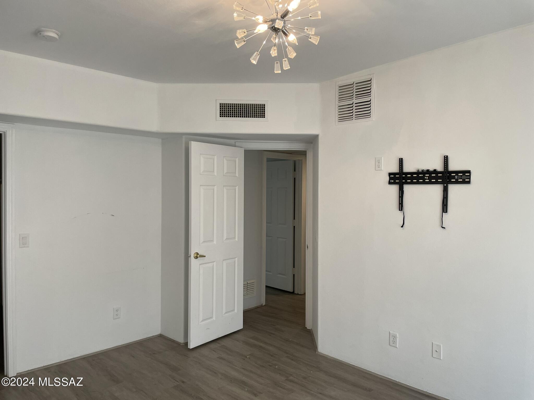 2944 N Cardell Circle