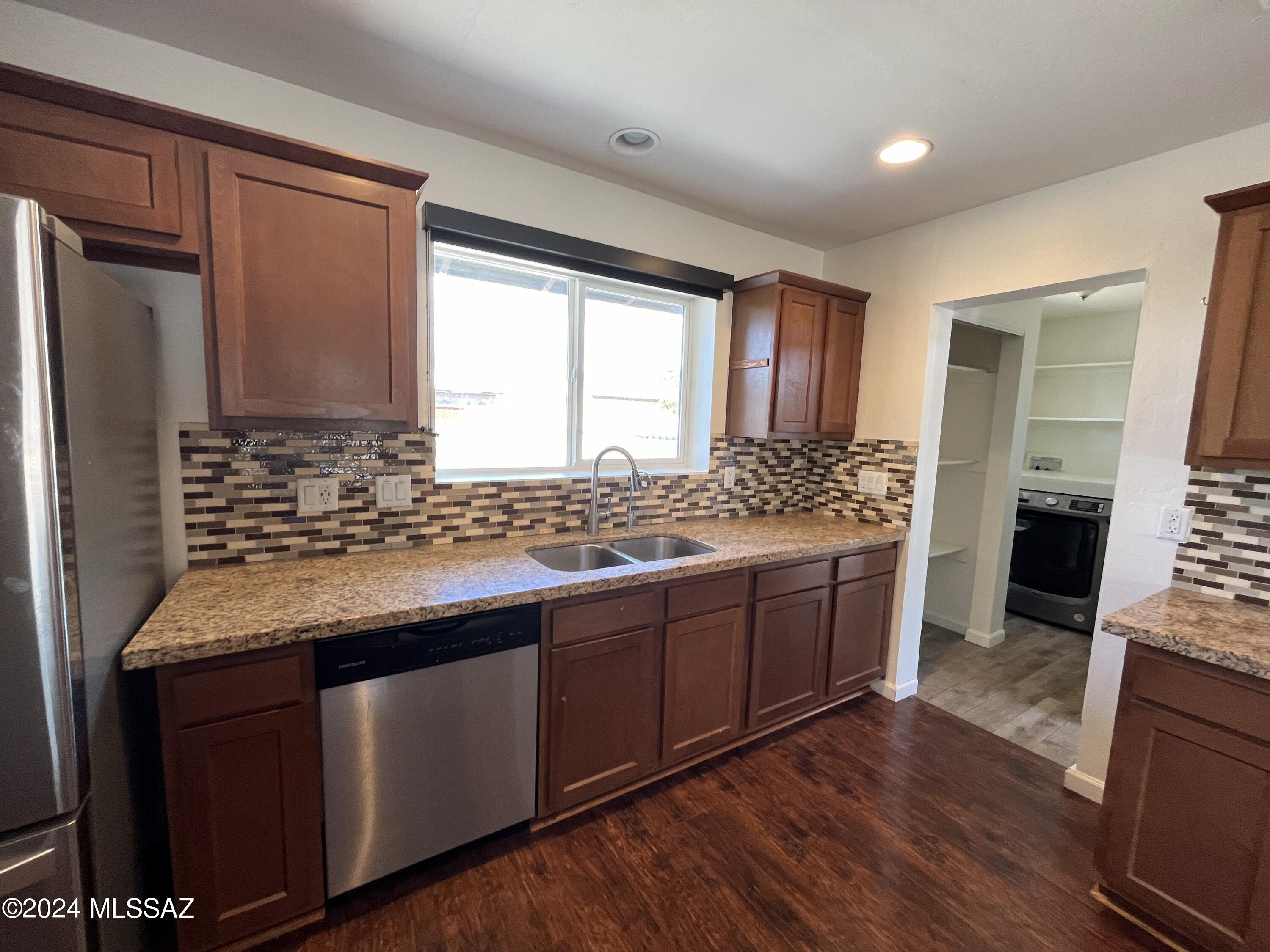 5501 E Spring Street