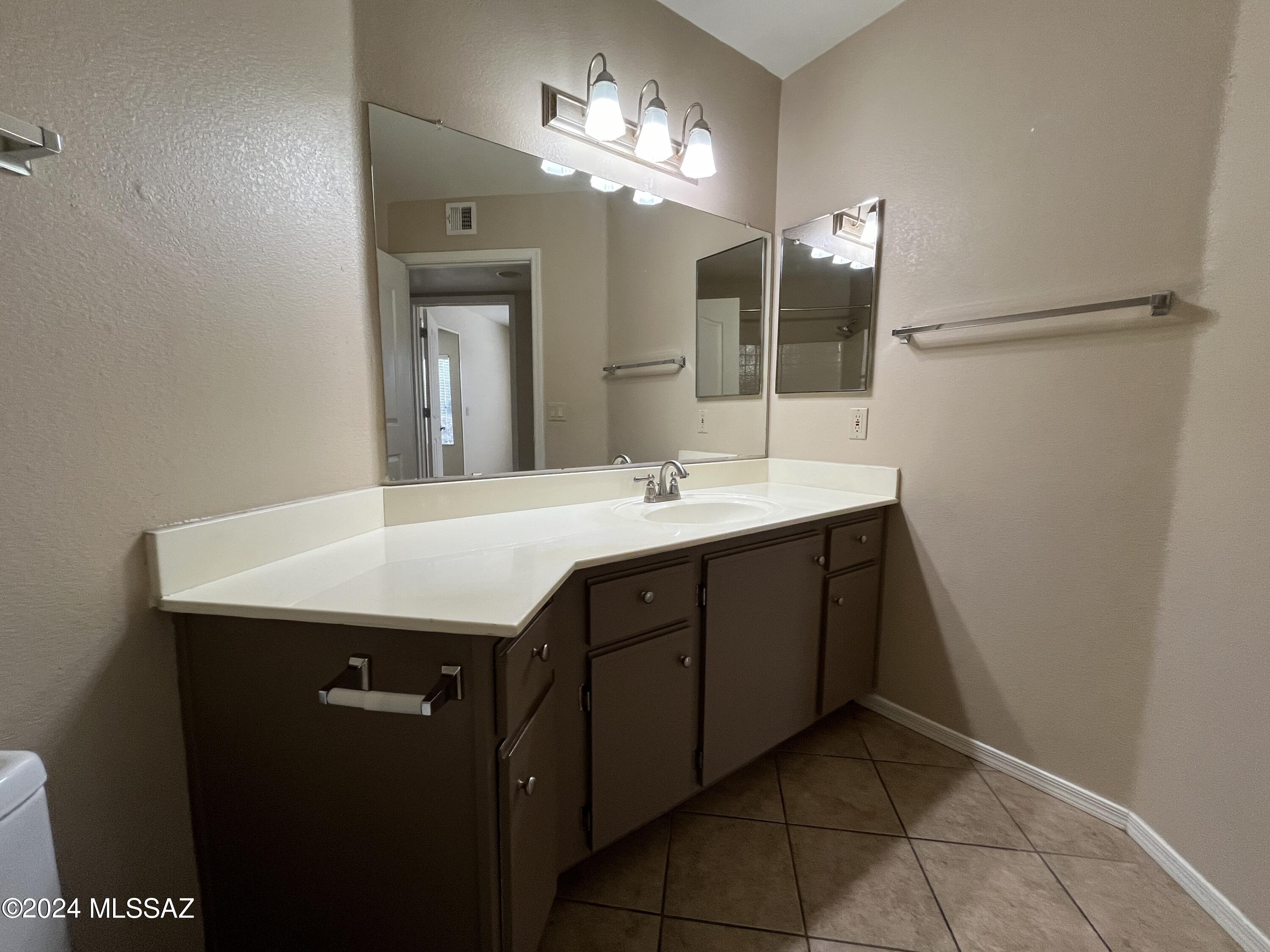 5751 N Kolb Road Unit: 24104