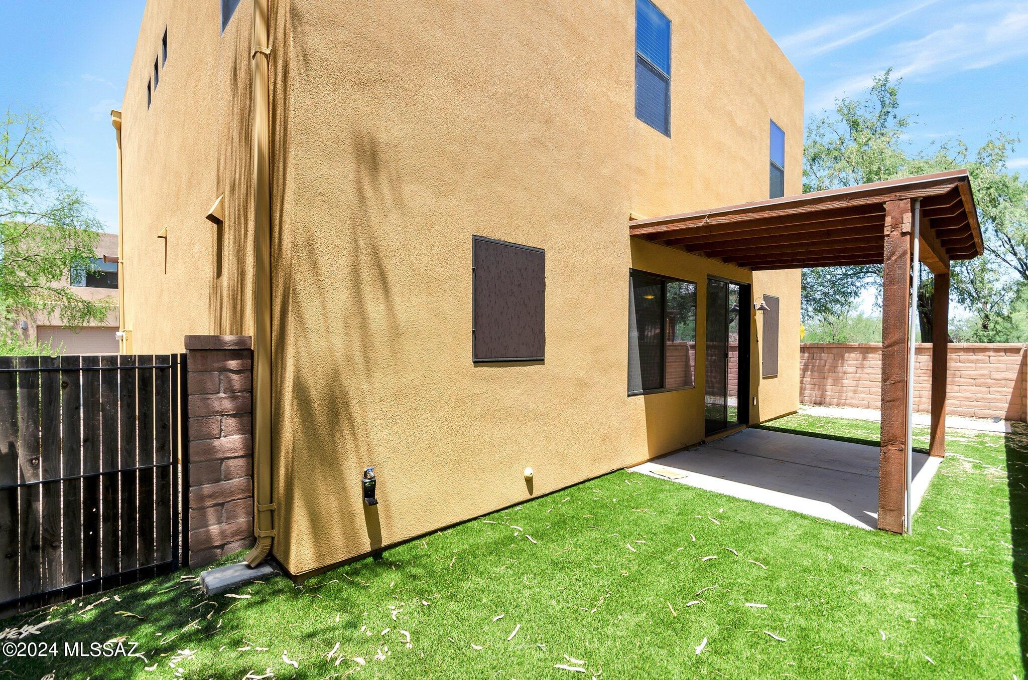 4198 N Stone Cliff Drive