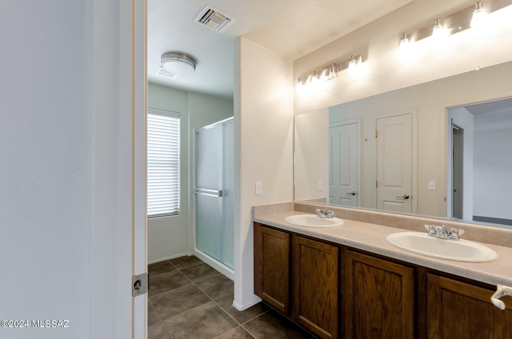 4198 N Stone Cliff Drive