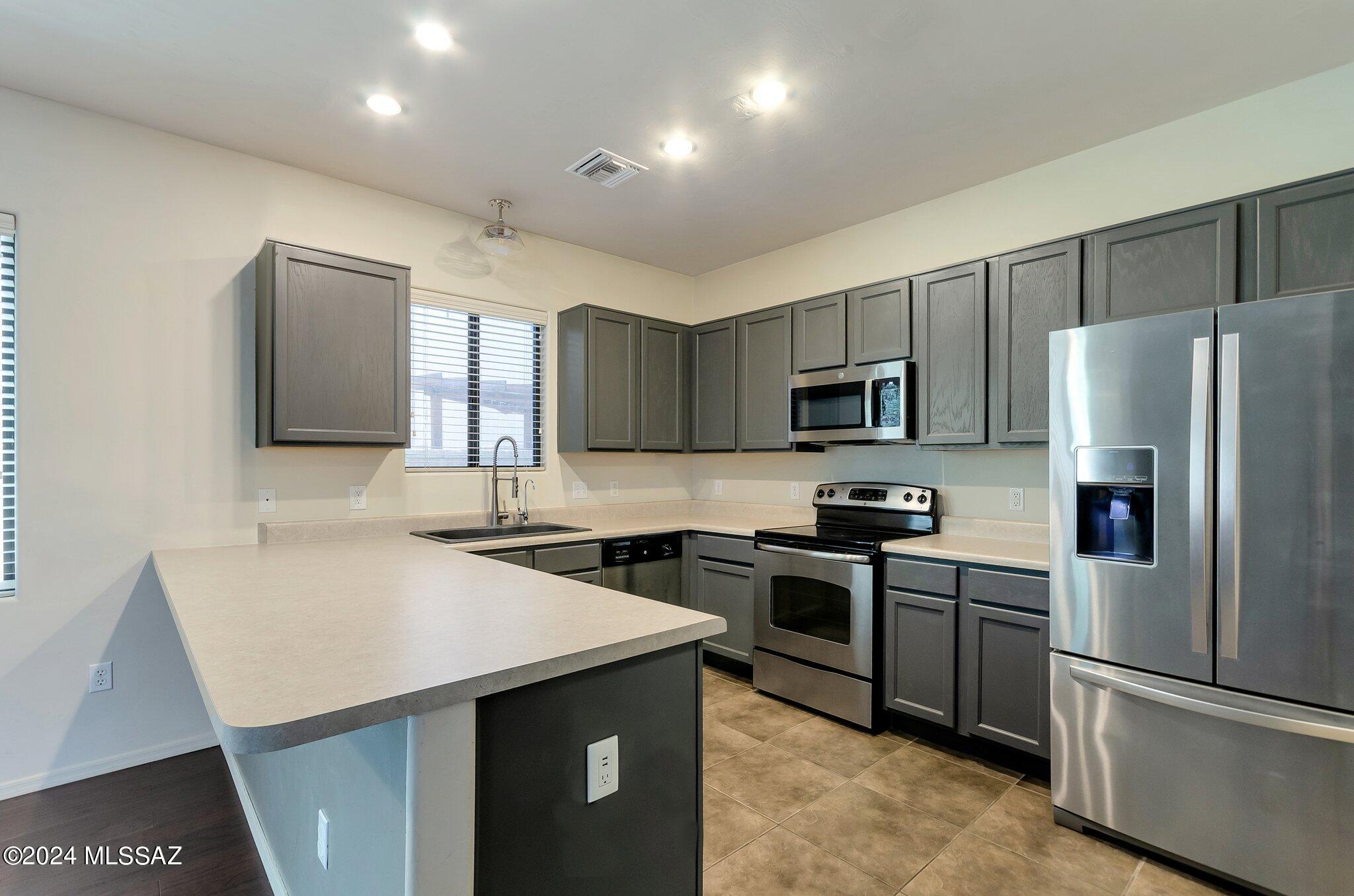 4198 N Stone Cliff Drive