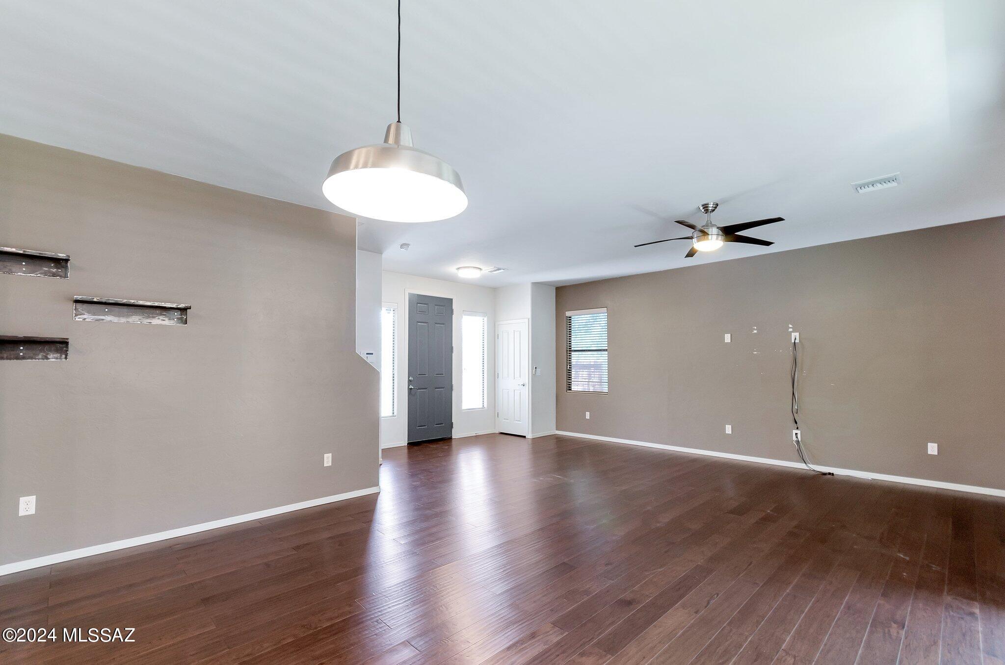 4198 N Stone Cliff Drive