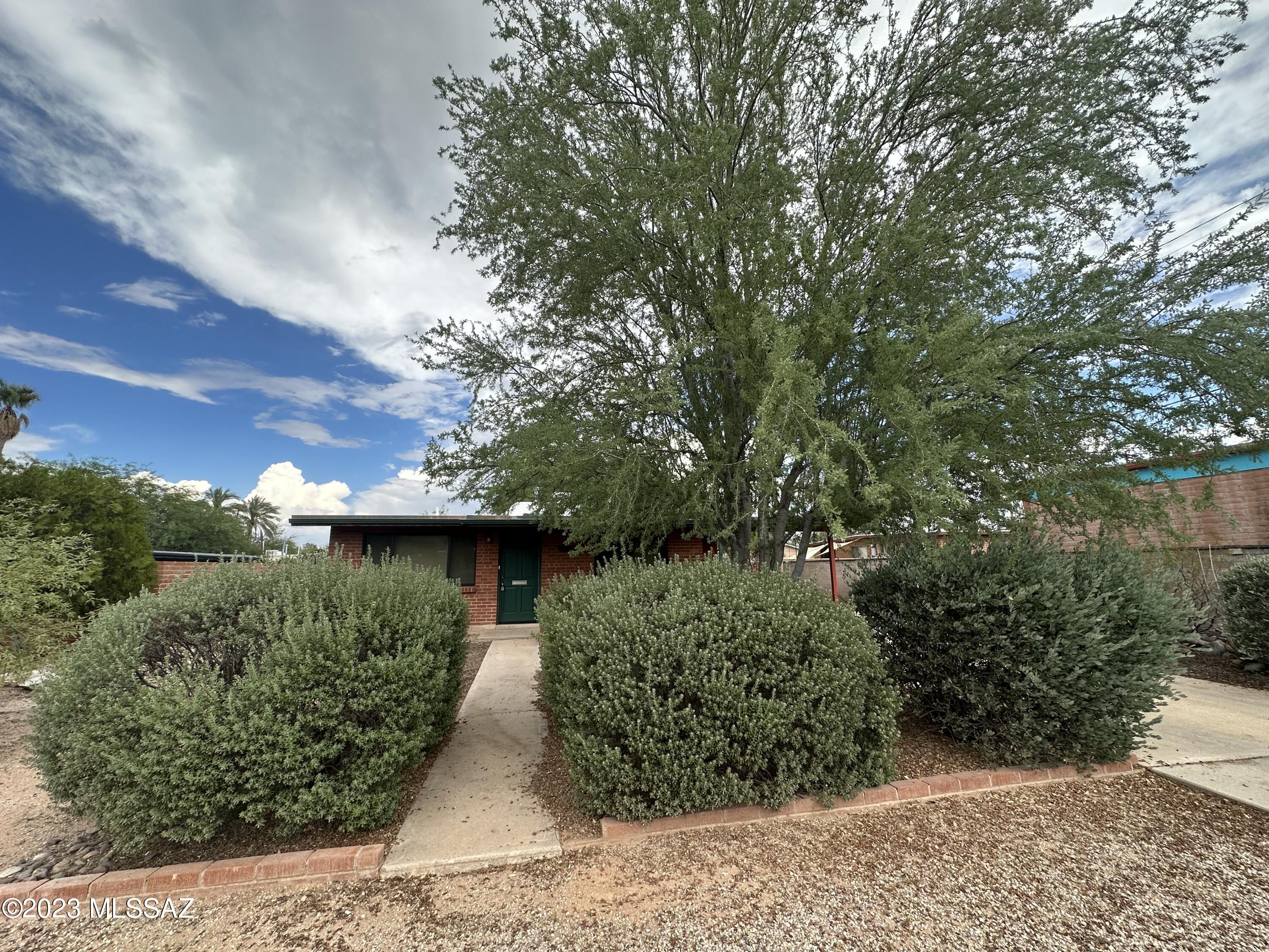 1620 N Camilla Boulevard