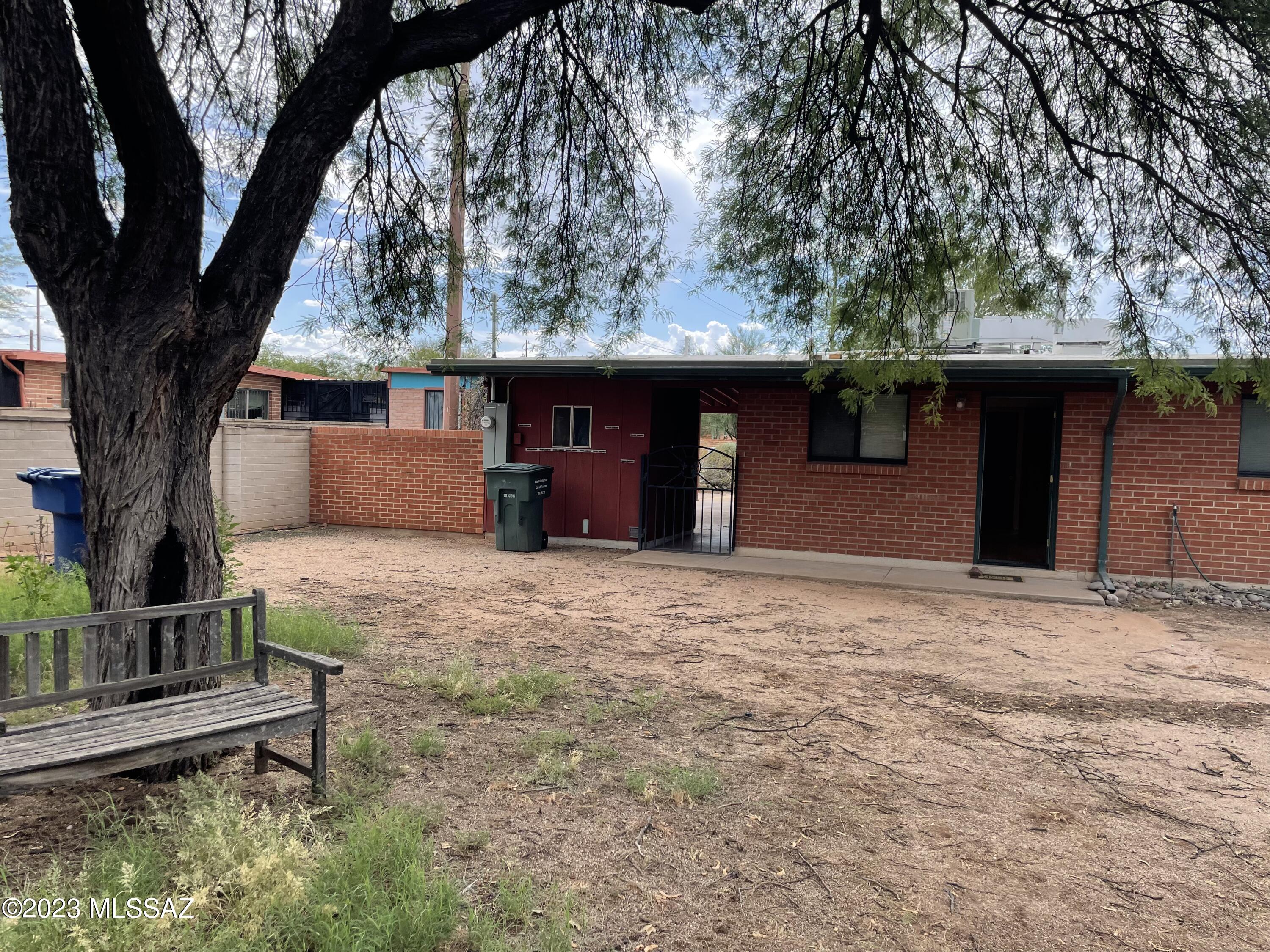 1620 N Camilla Boulevard