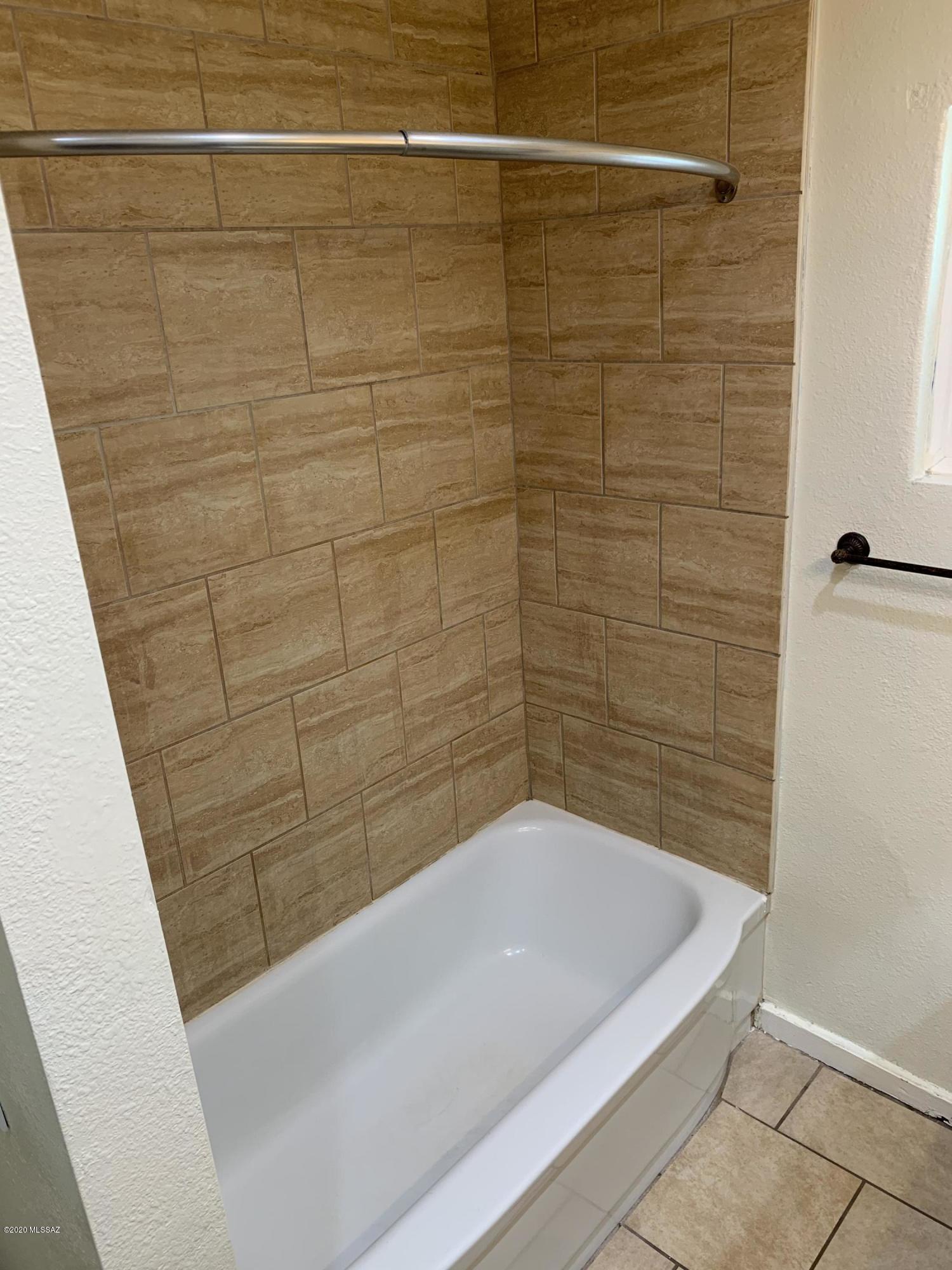 1005 E Water Street Unit: 2