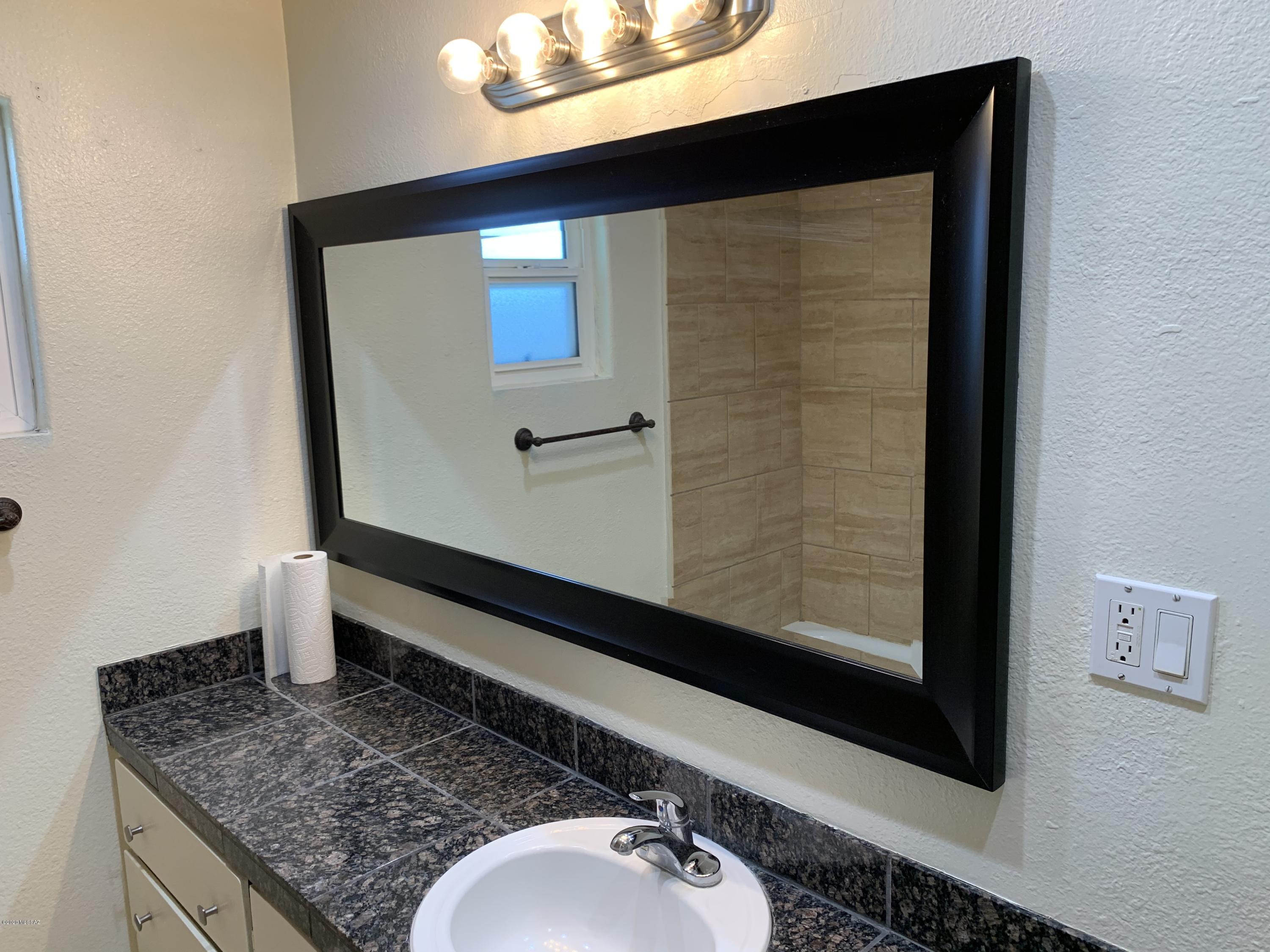 1005 E Water Street Unit: 2