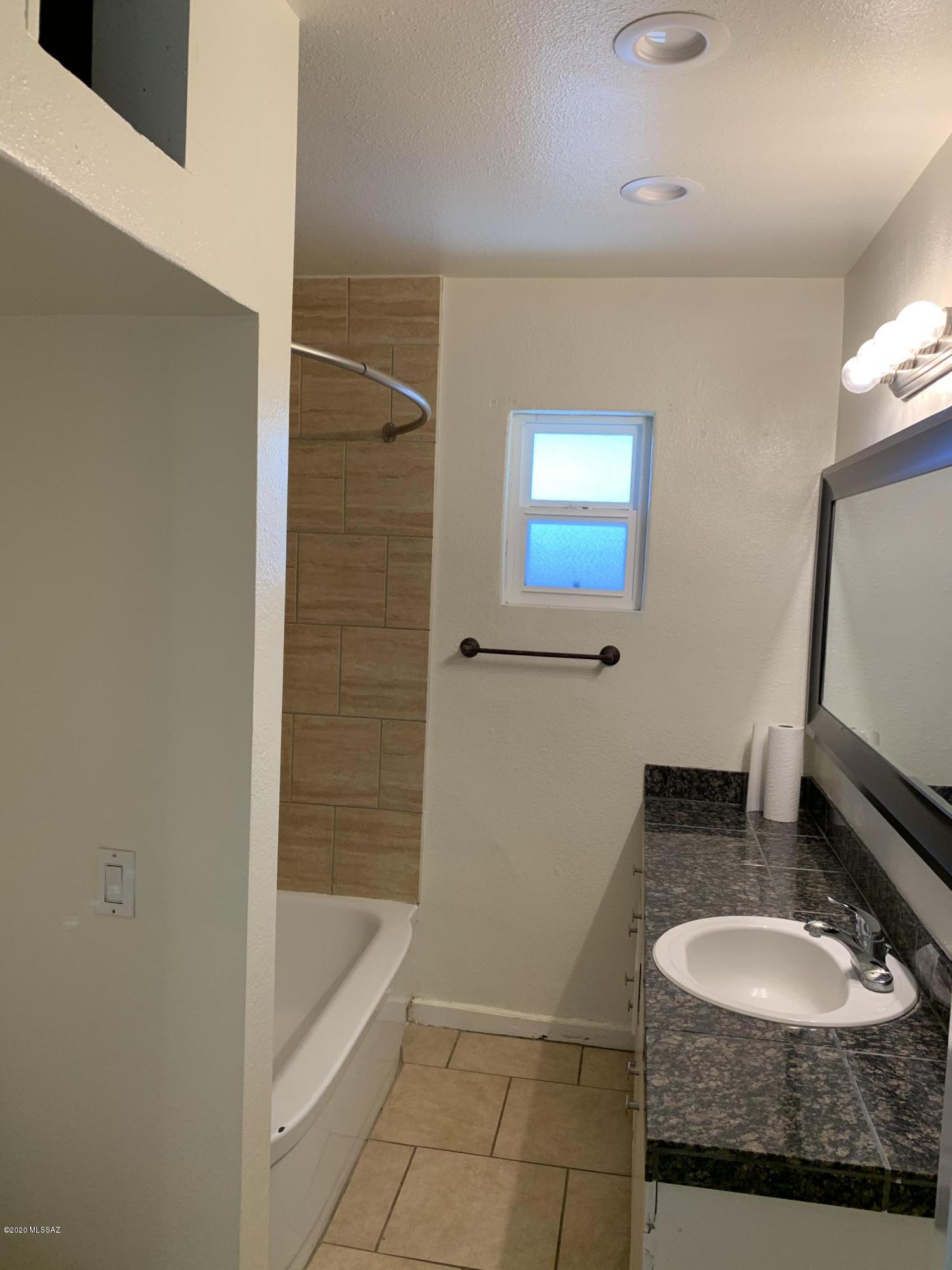 1005 E Water Street Unit: 2