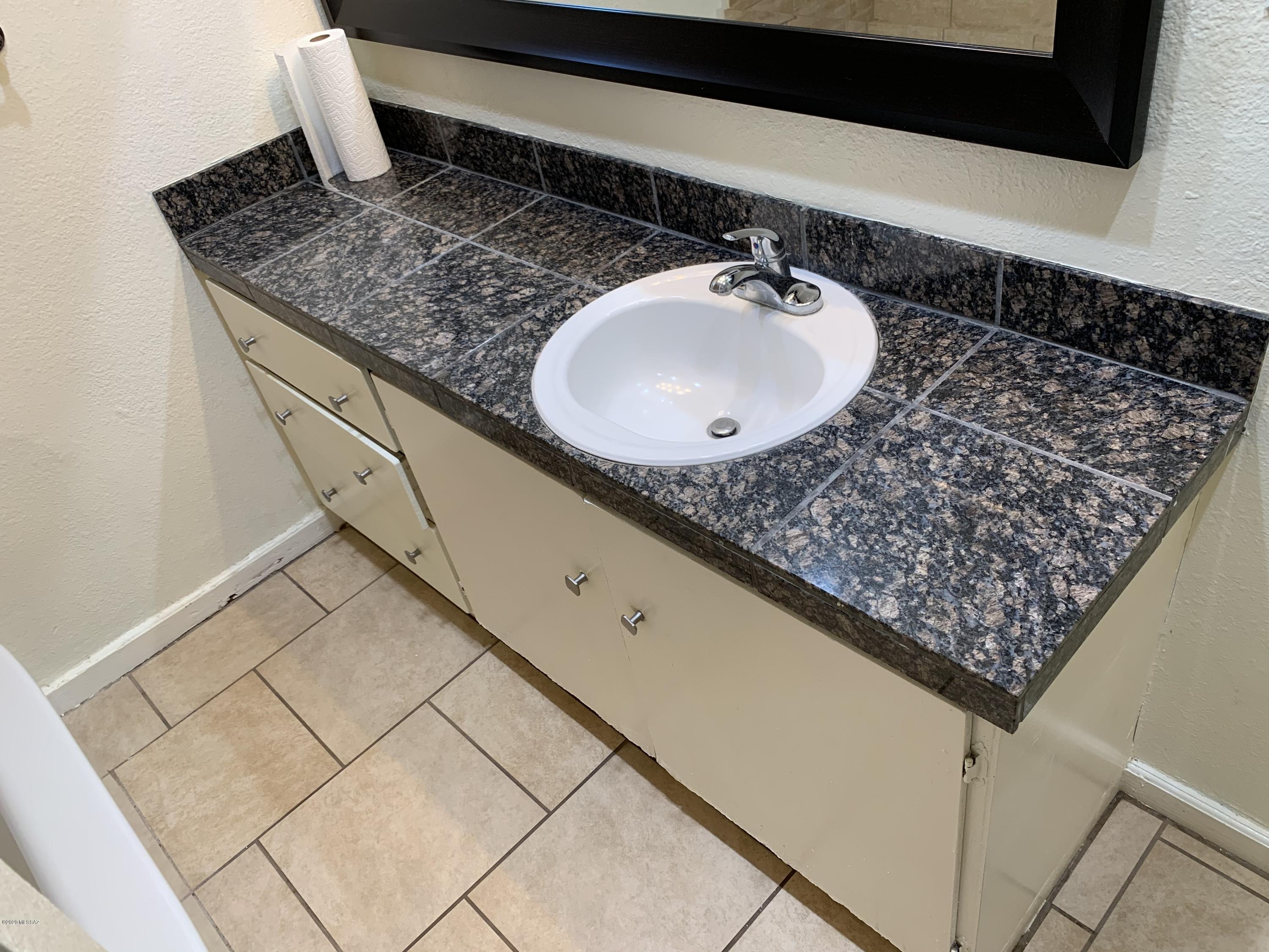 1005 E Water Street Unit: 2