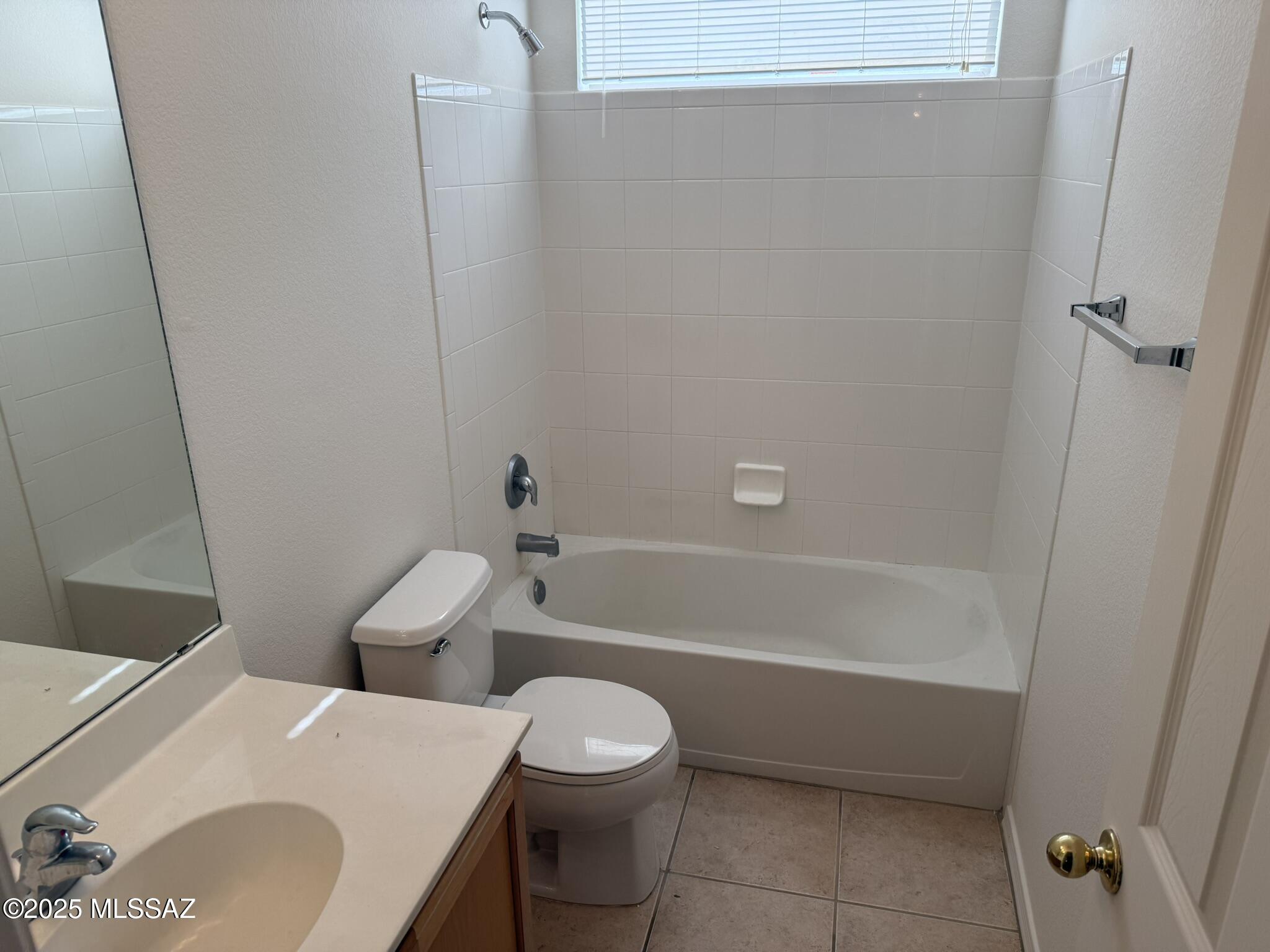 114 E Calle Del Rondador