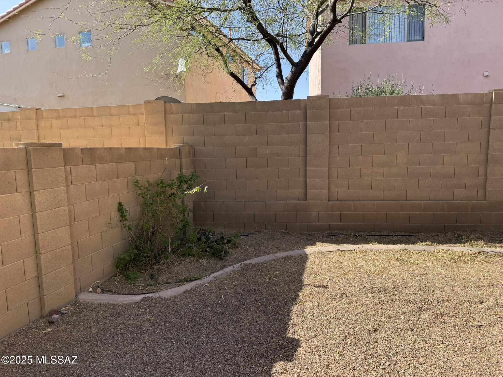 114 E Calle Del Rondador