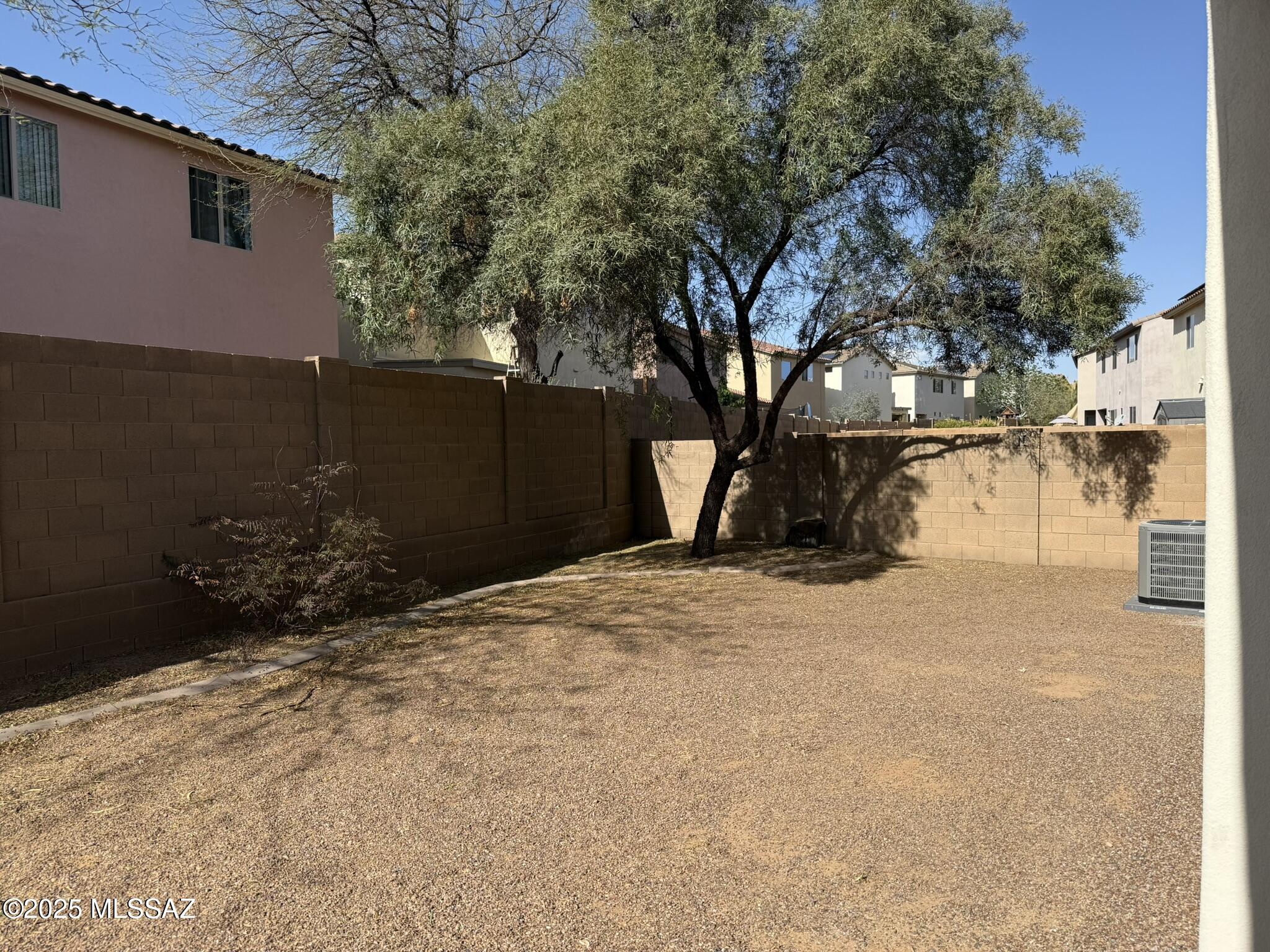 114 E Calle Del Rondador