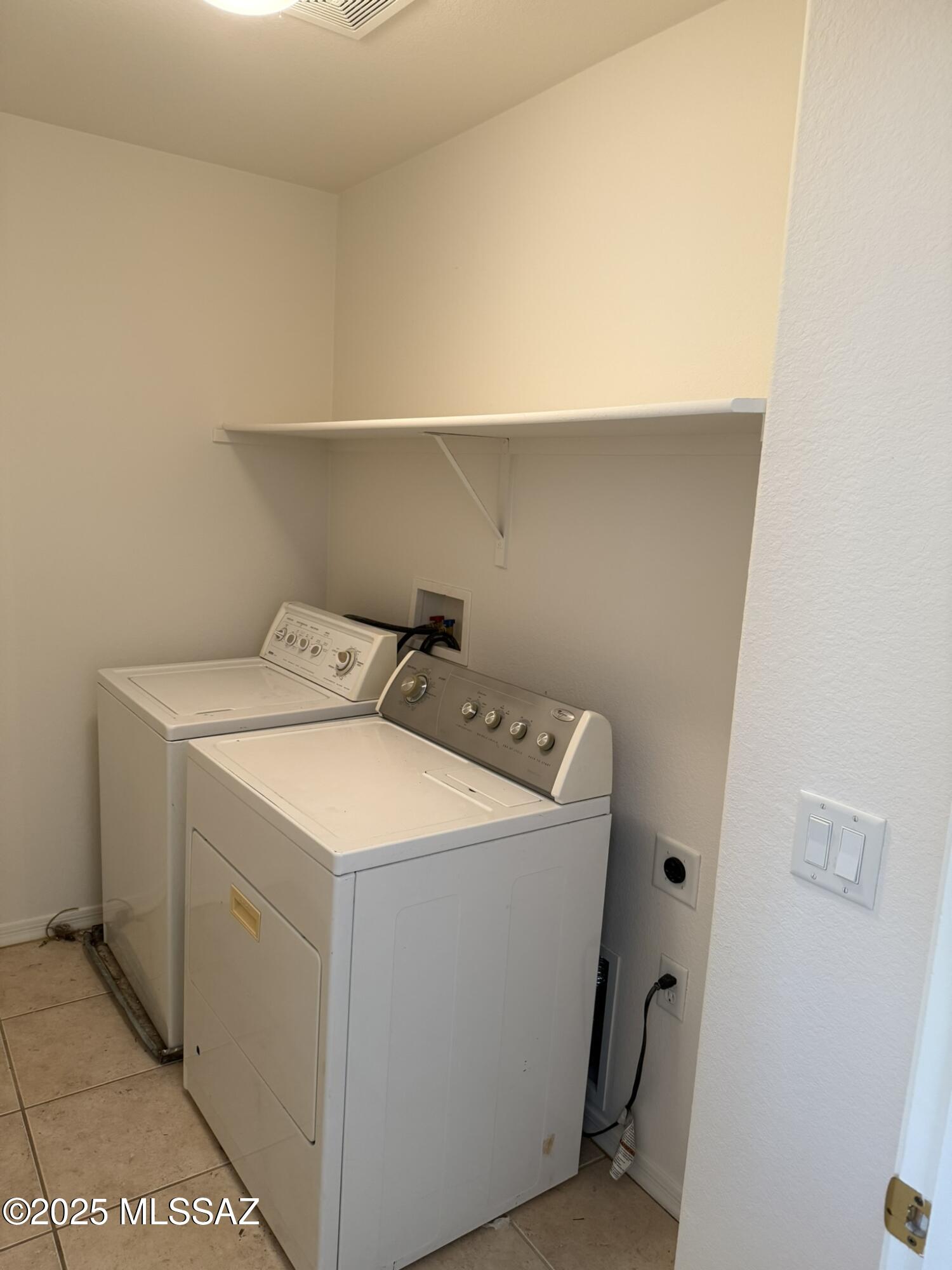 114 E Calle Del Rondador