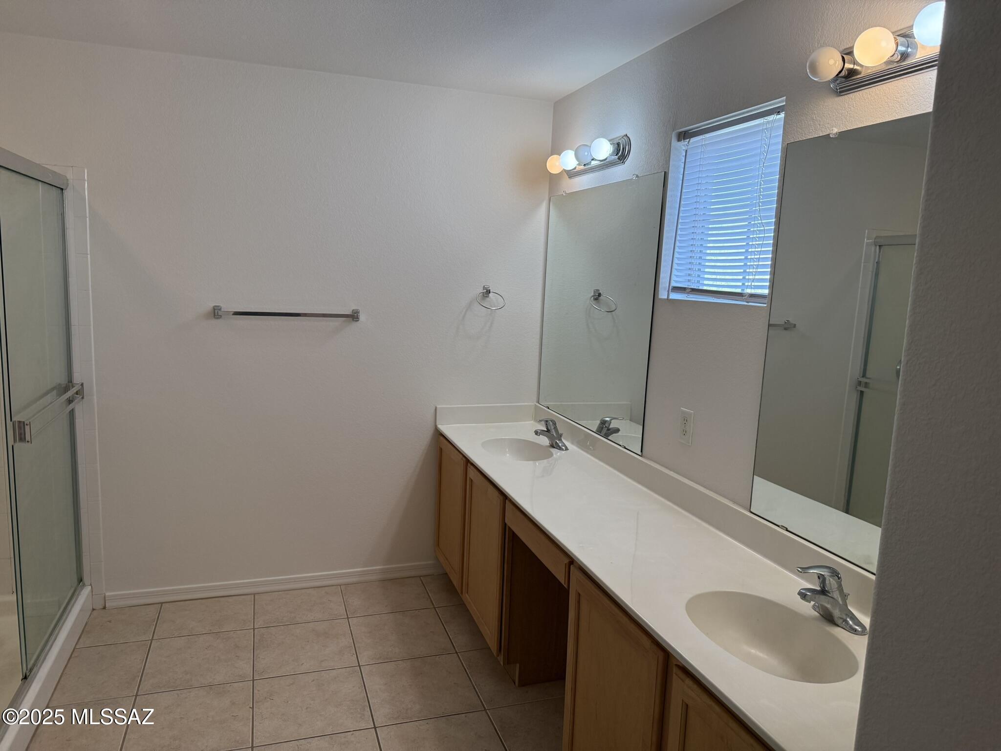 114 E Calle Del Rondador