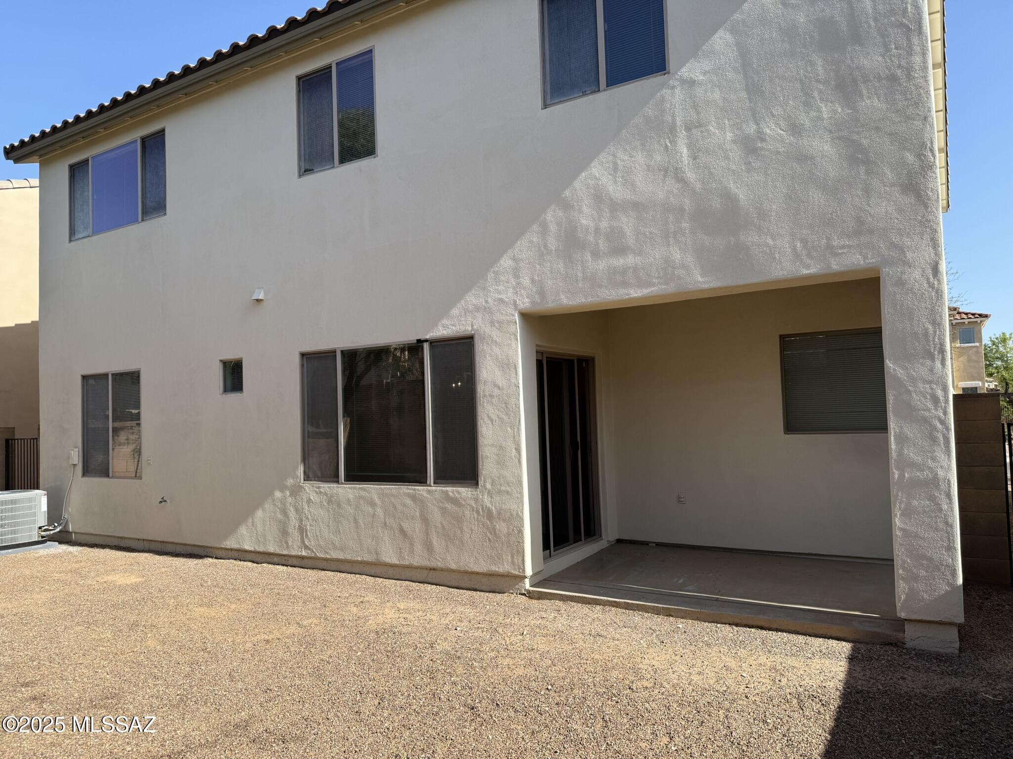 114 E Calle Del Rondador