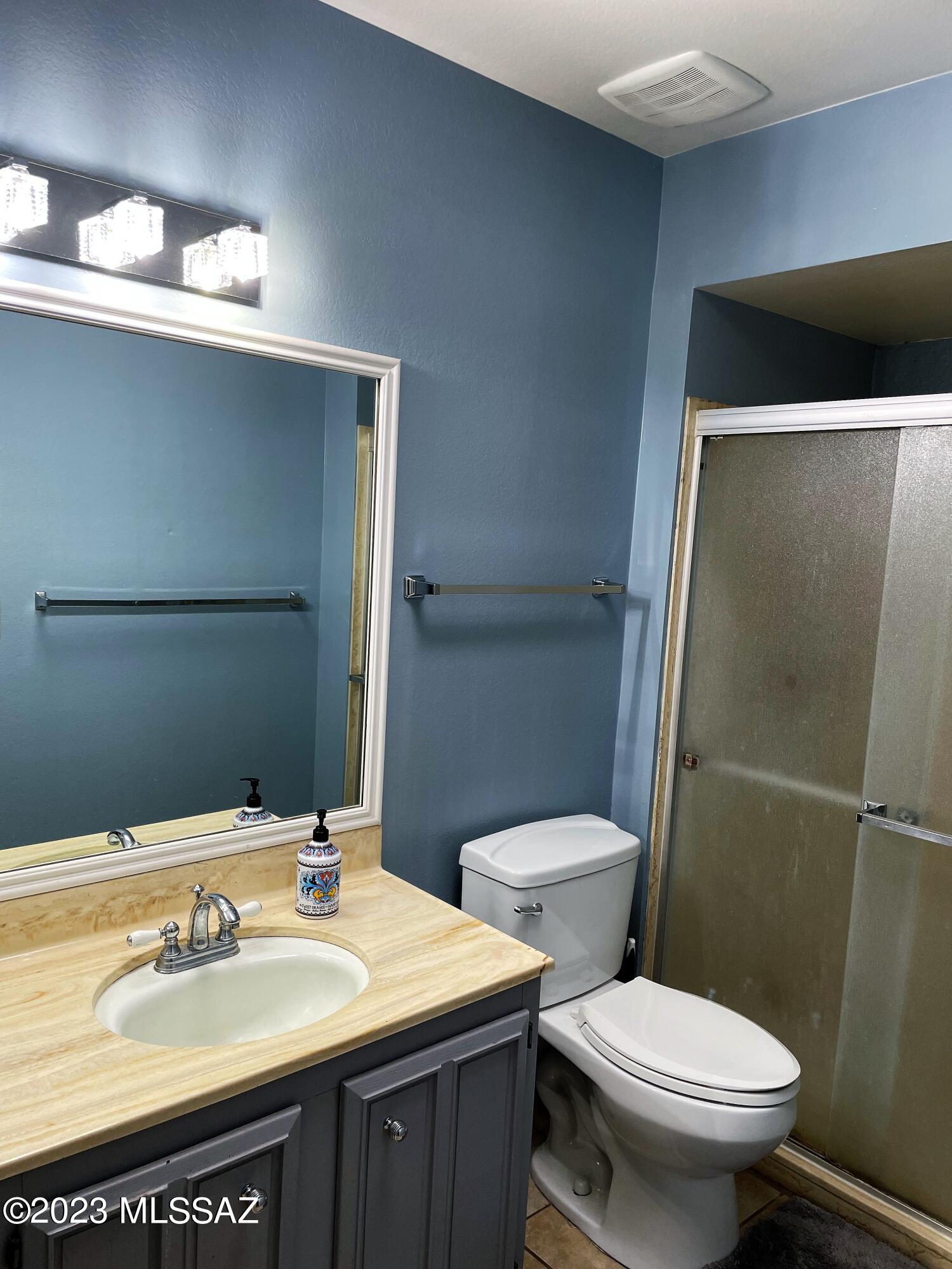 2525 E Prince Road Unit: 14