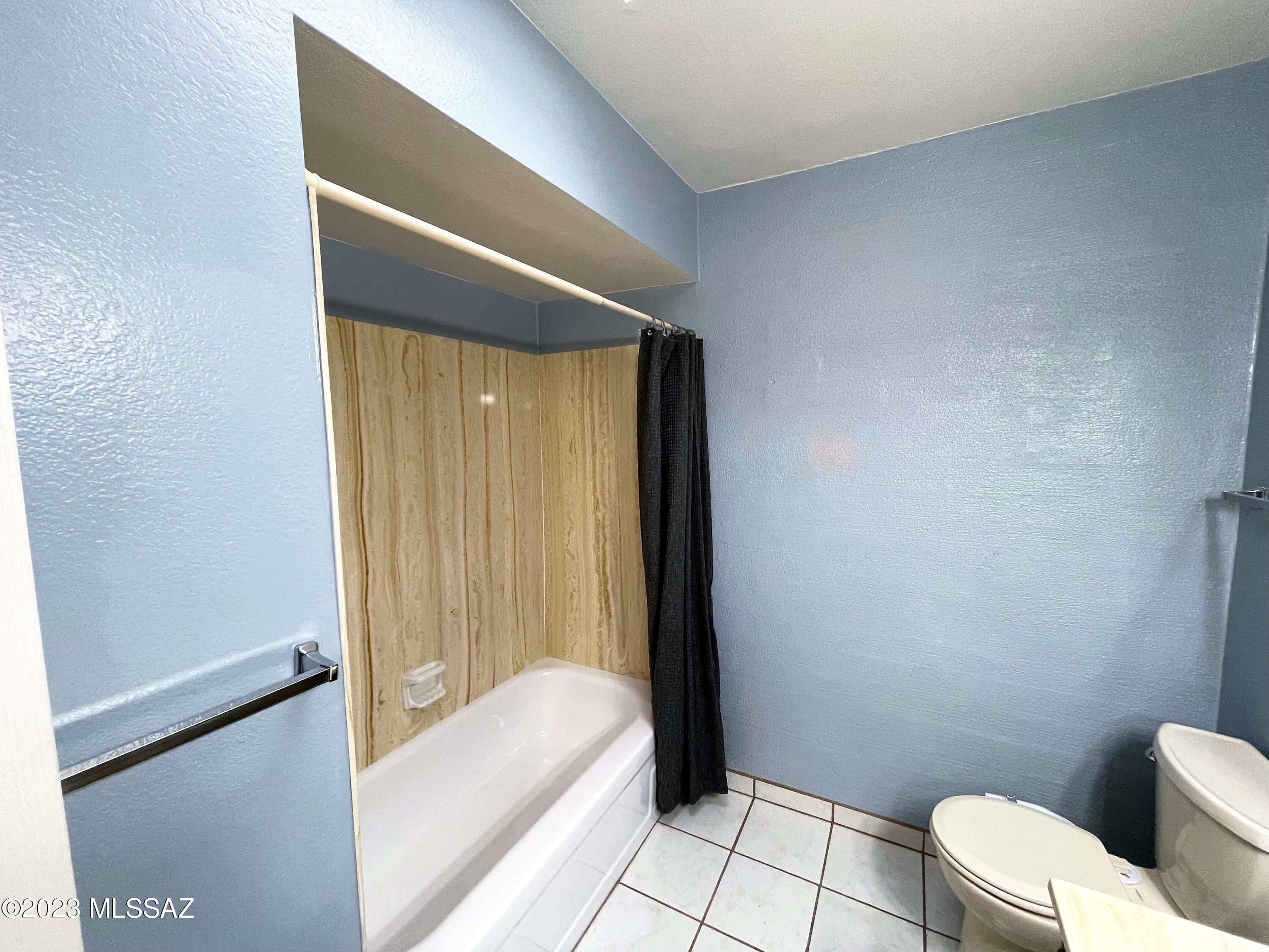 2525 E Prince Road Unit: 14