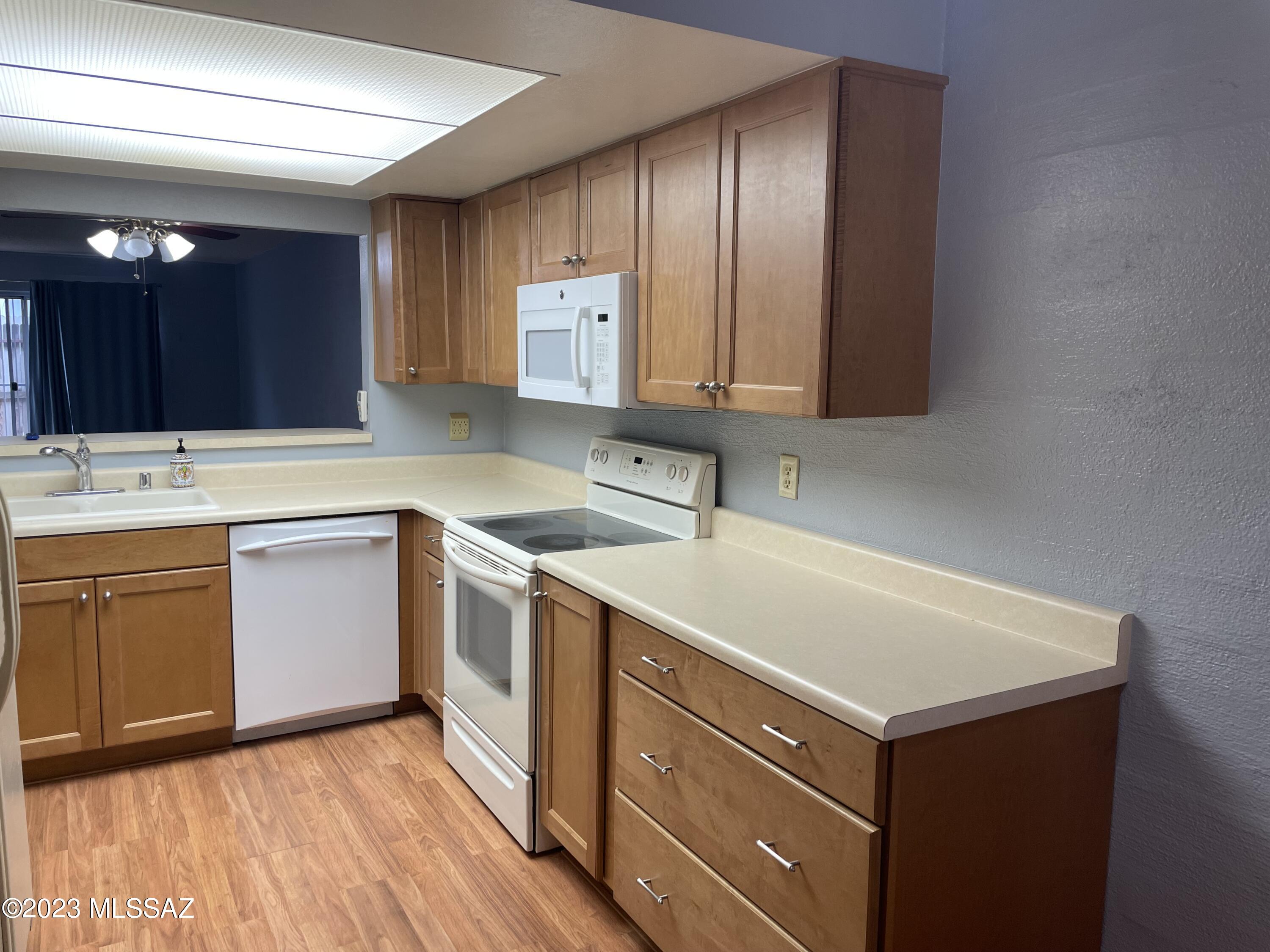 2525 E Prince Road Unit: 14