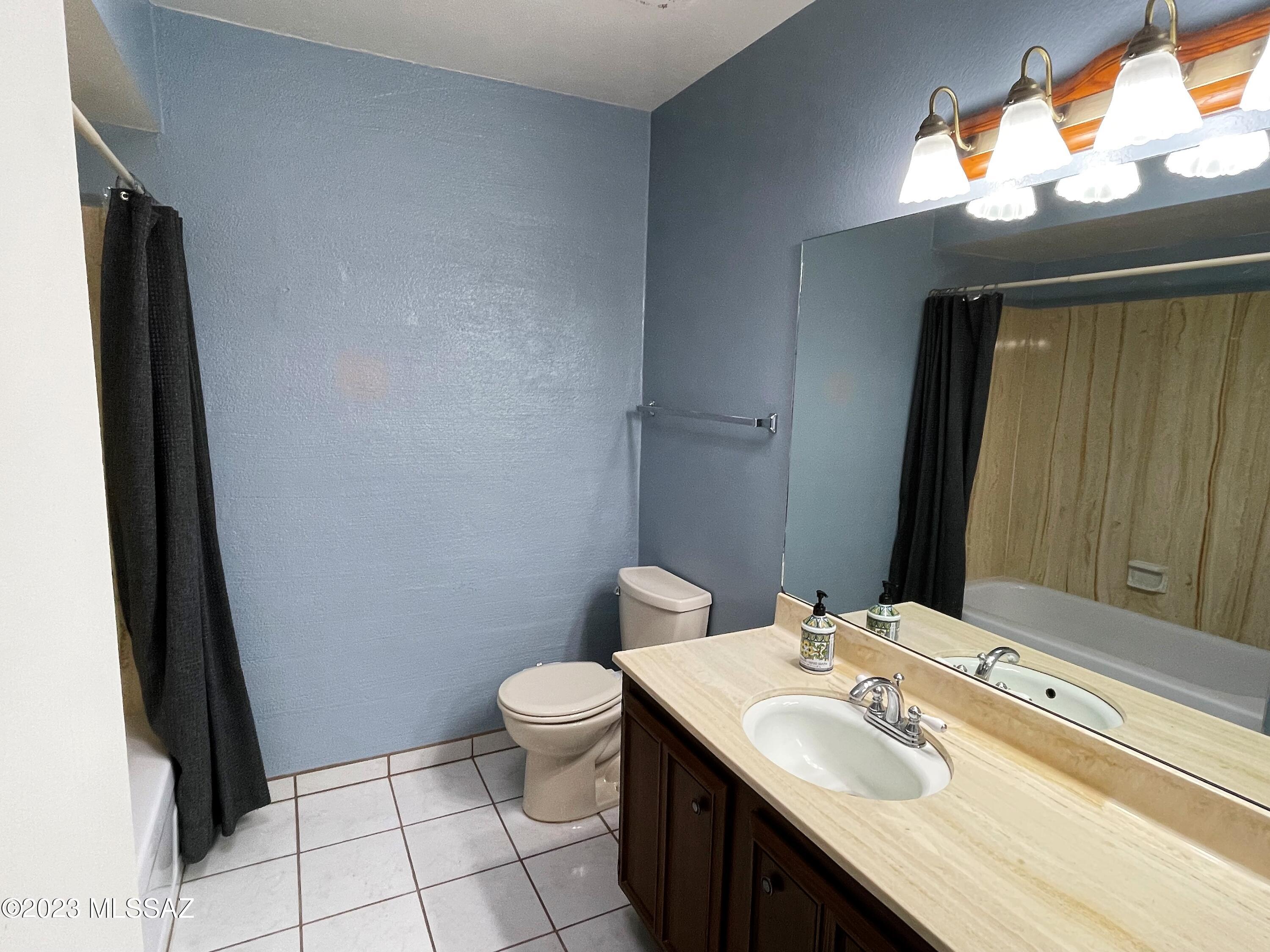 2525 E Prince Road Unit: 14