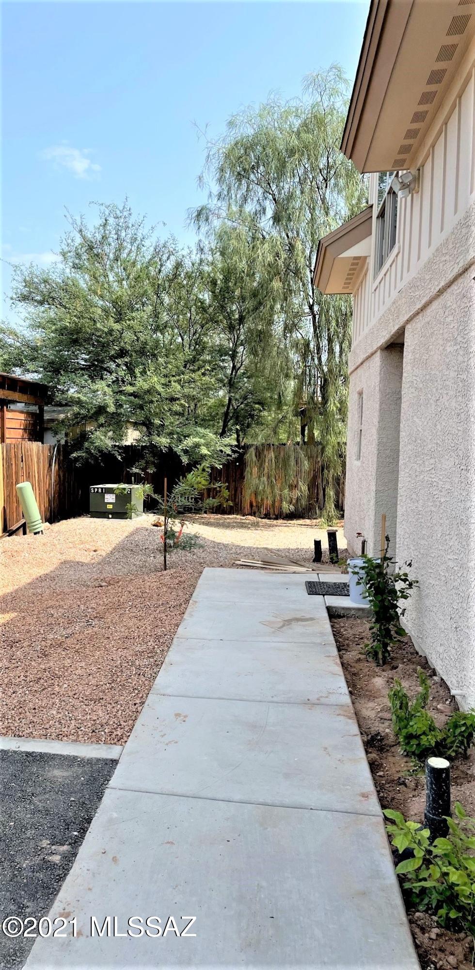 2545 E Spring Street Unit: 1