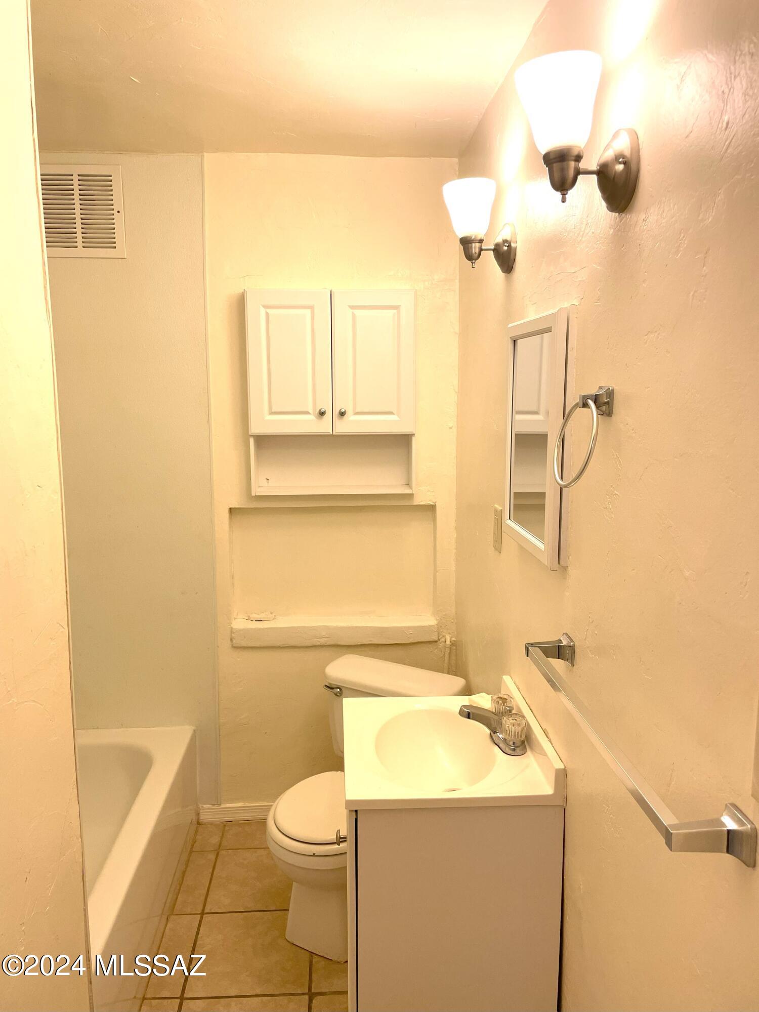 2638 N Columbus Boulevard Unit: 1