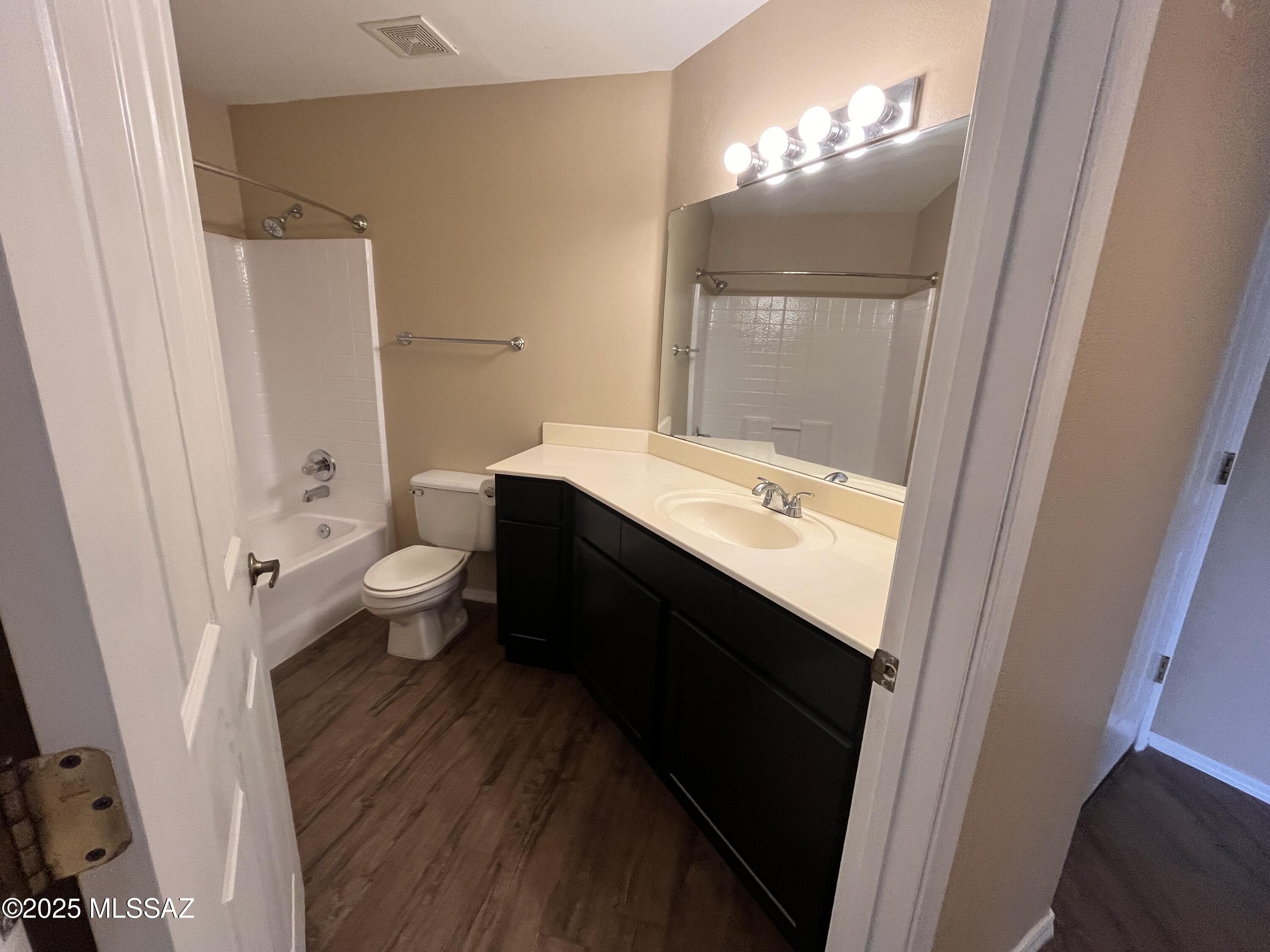 5751 N Kolb Road Unit: 42104