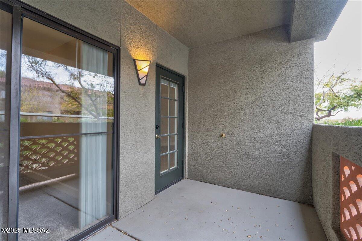 5751 N Kolb Road Unit: 4102