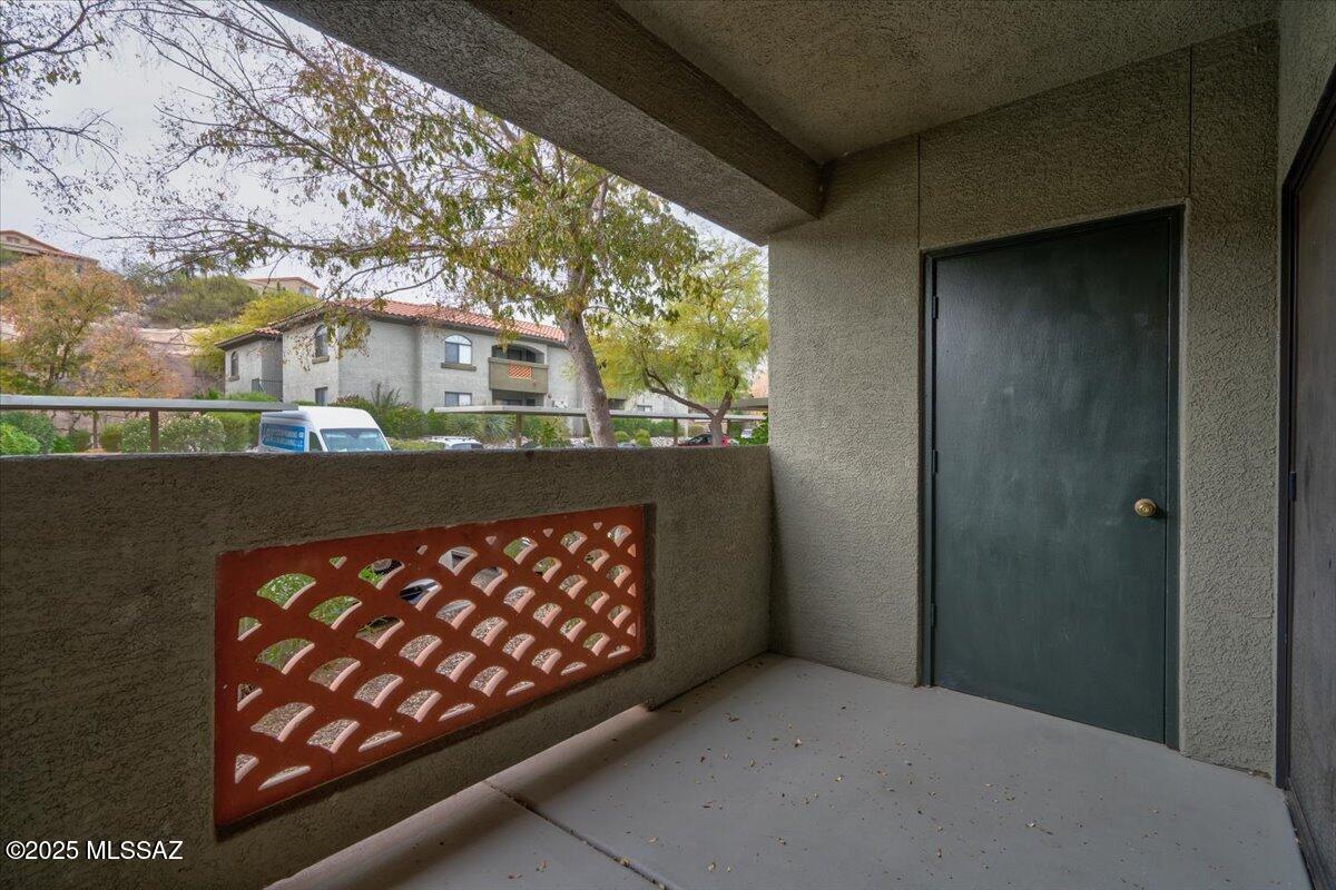 5751 N Kolb Road Unit: 4102