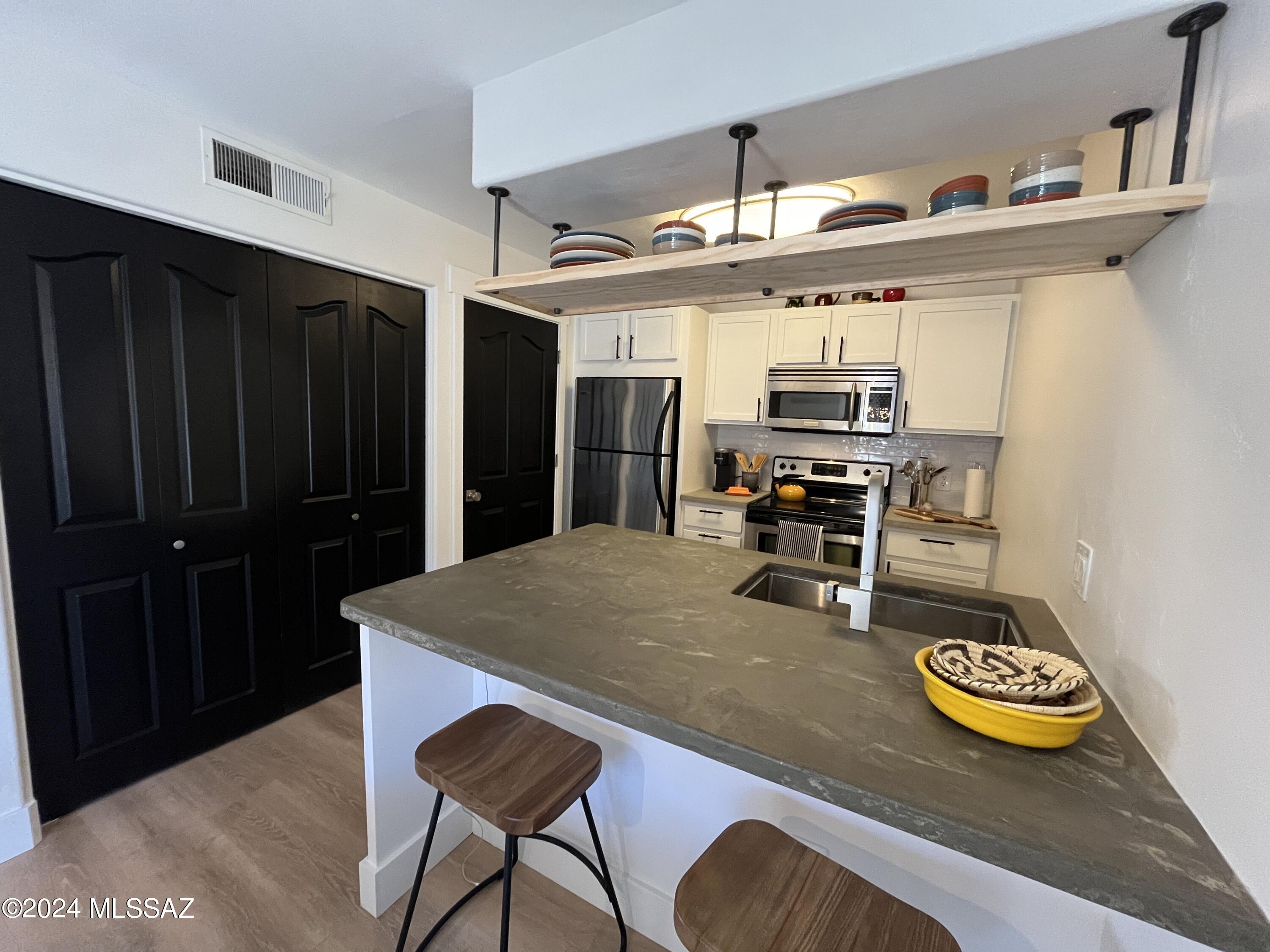 5751 N Kolb Road Unit: 33202