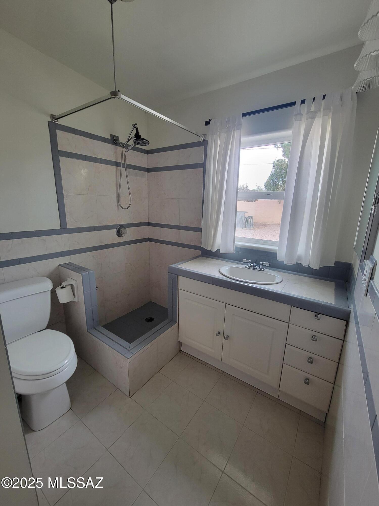 5352 E Waverly Street