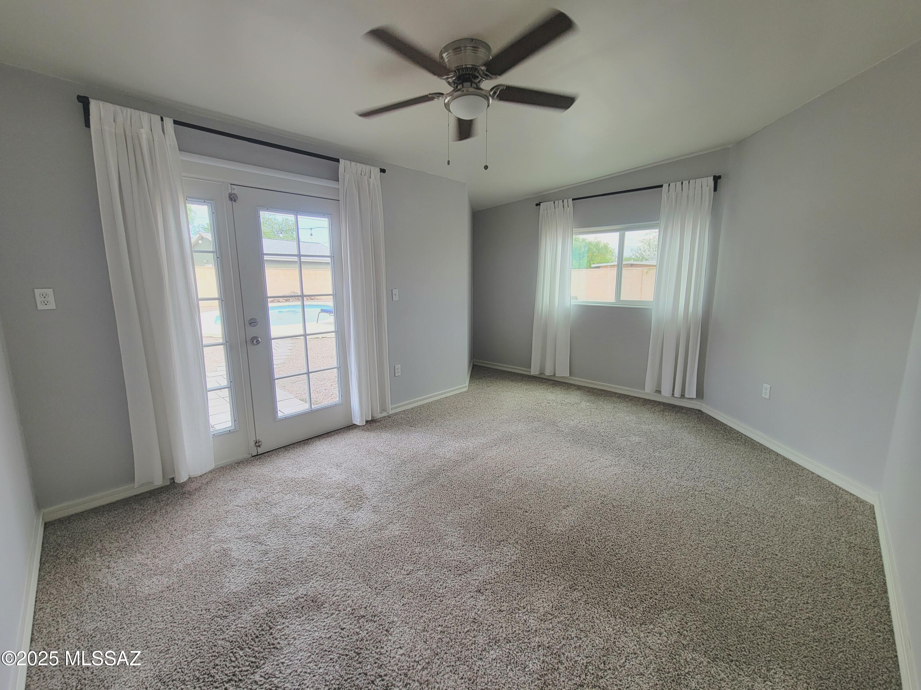 5352 E Waverly Street