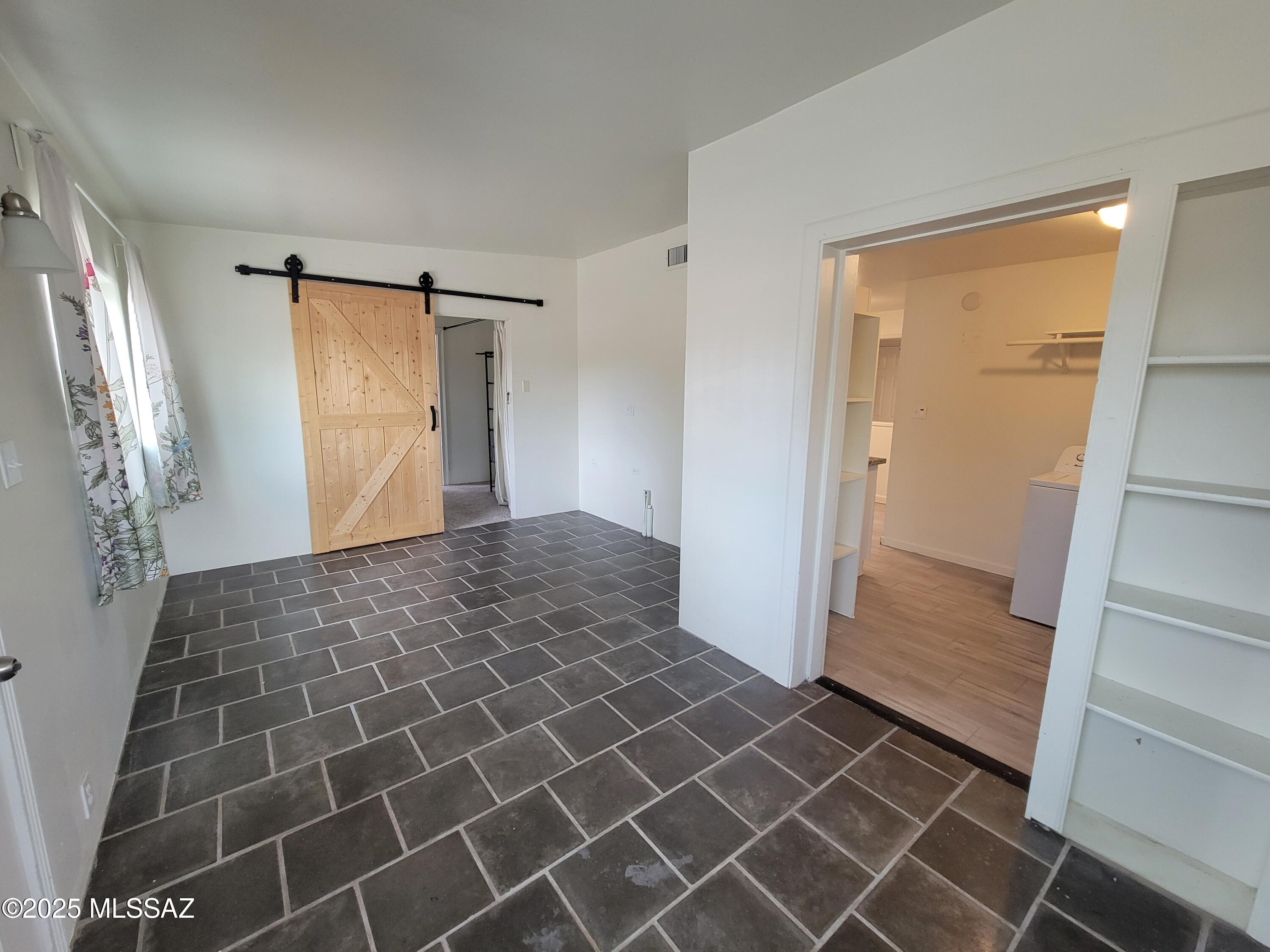 5352 E Waverly Street