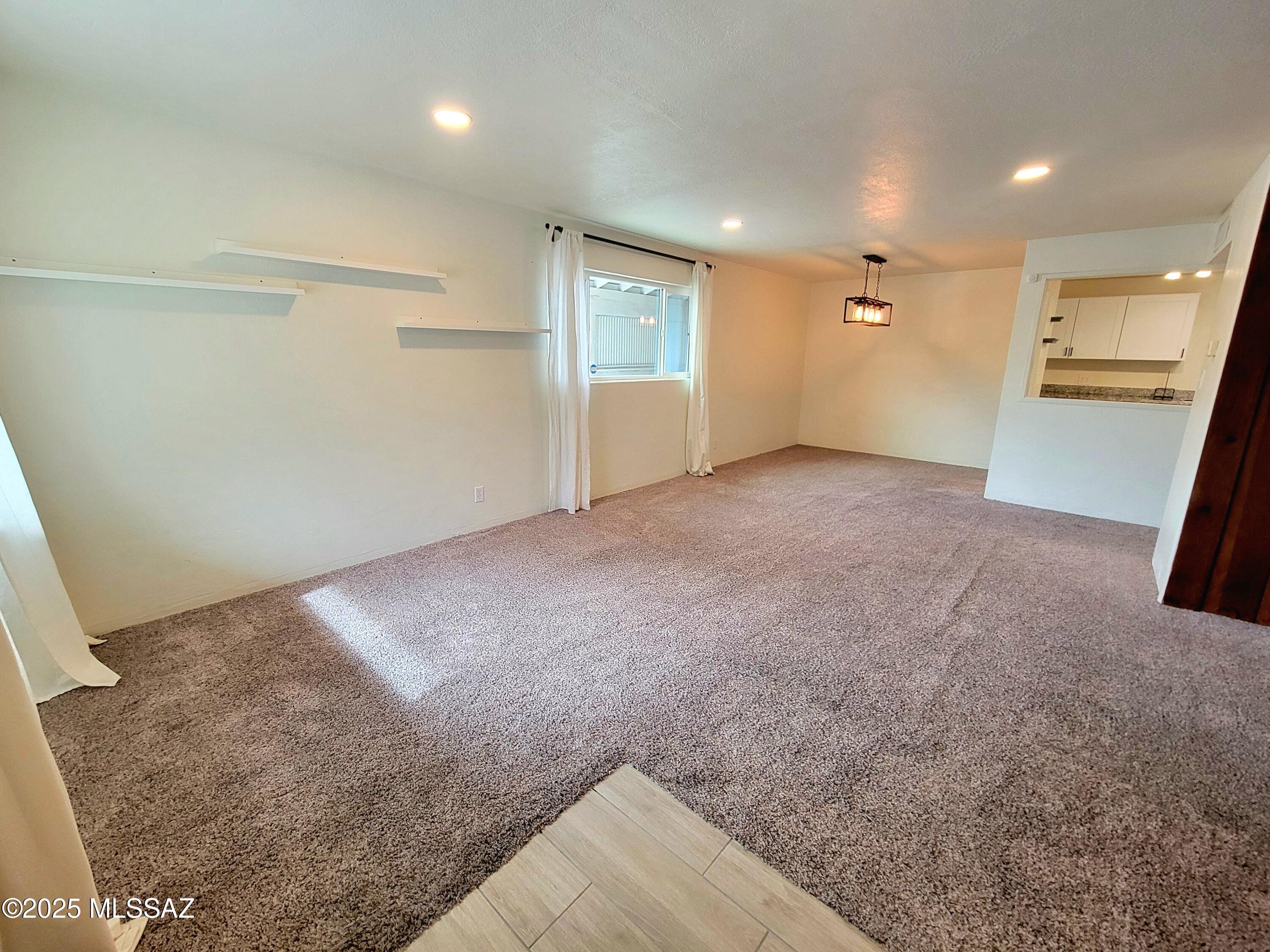 5352 E Waverly Street