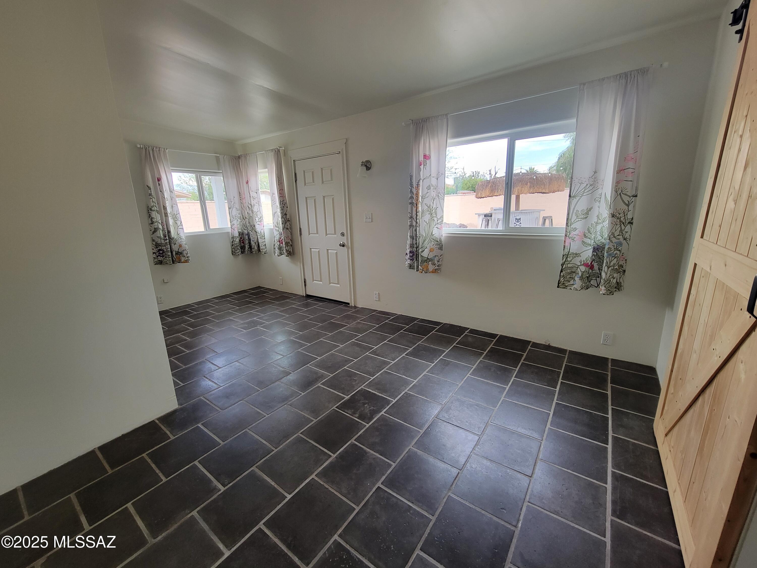 5352 E Waverly Street