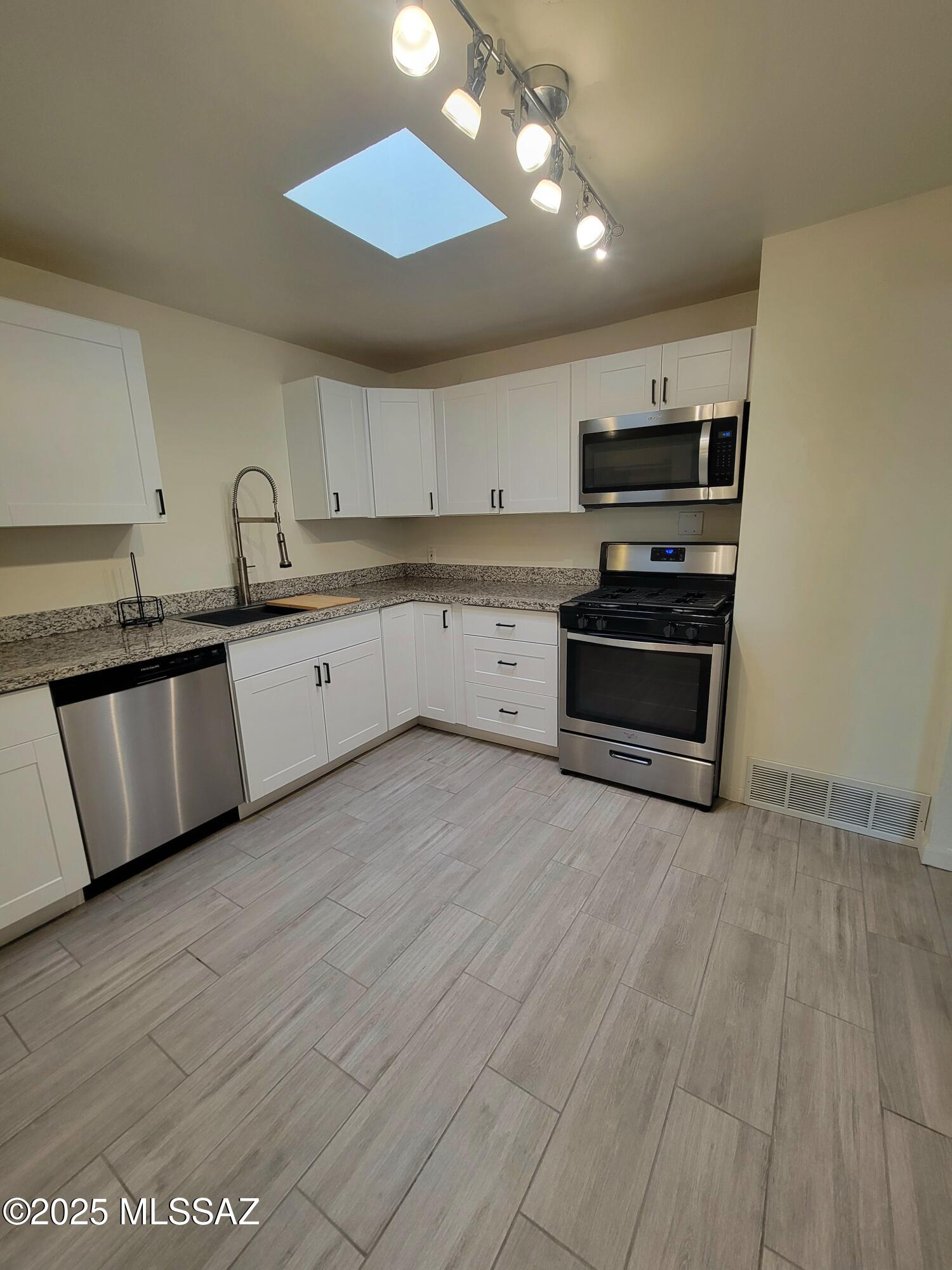 5352 E Waverly Street