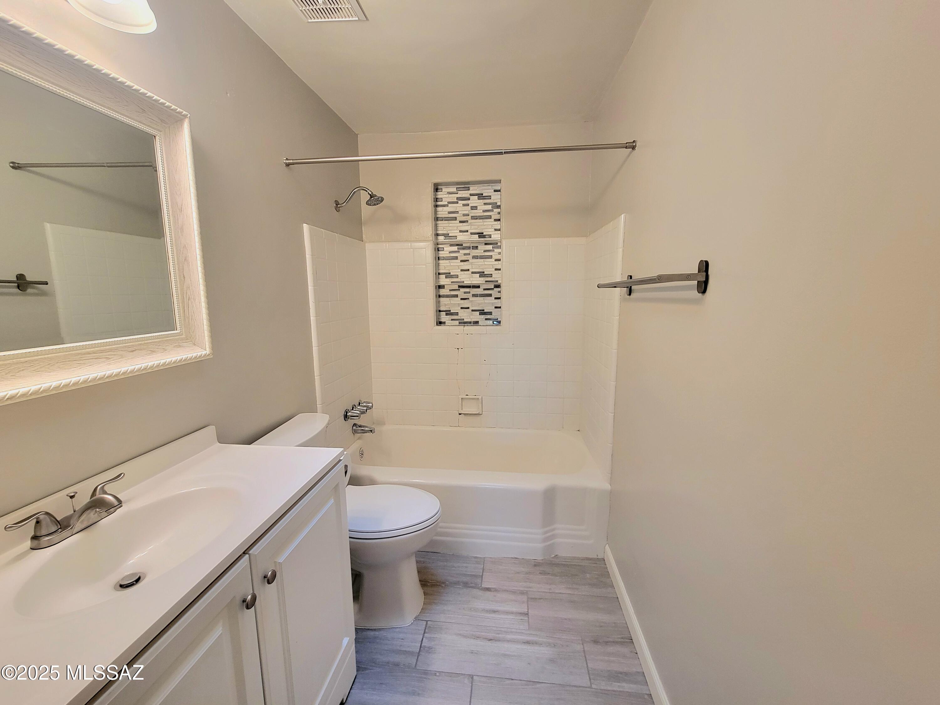 5352 E Waverly Street