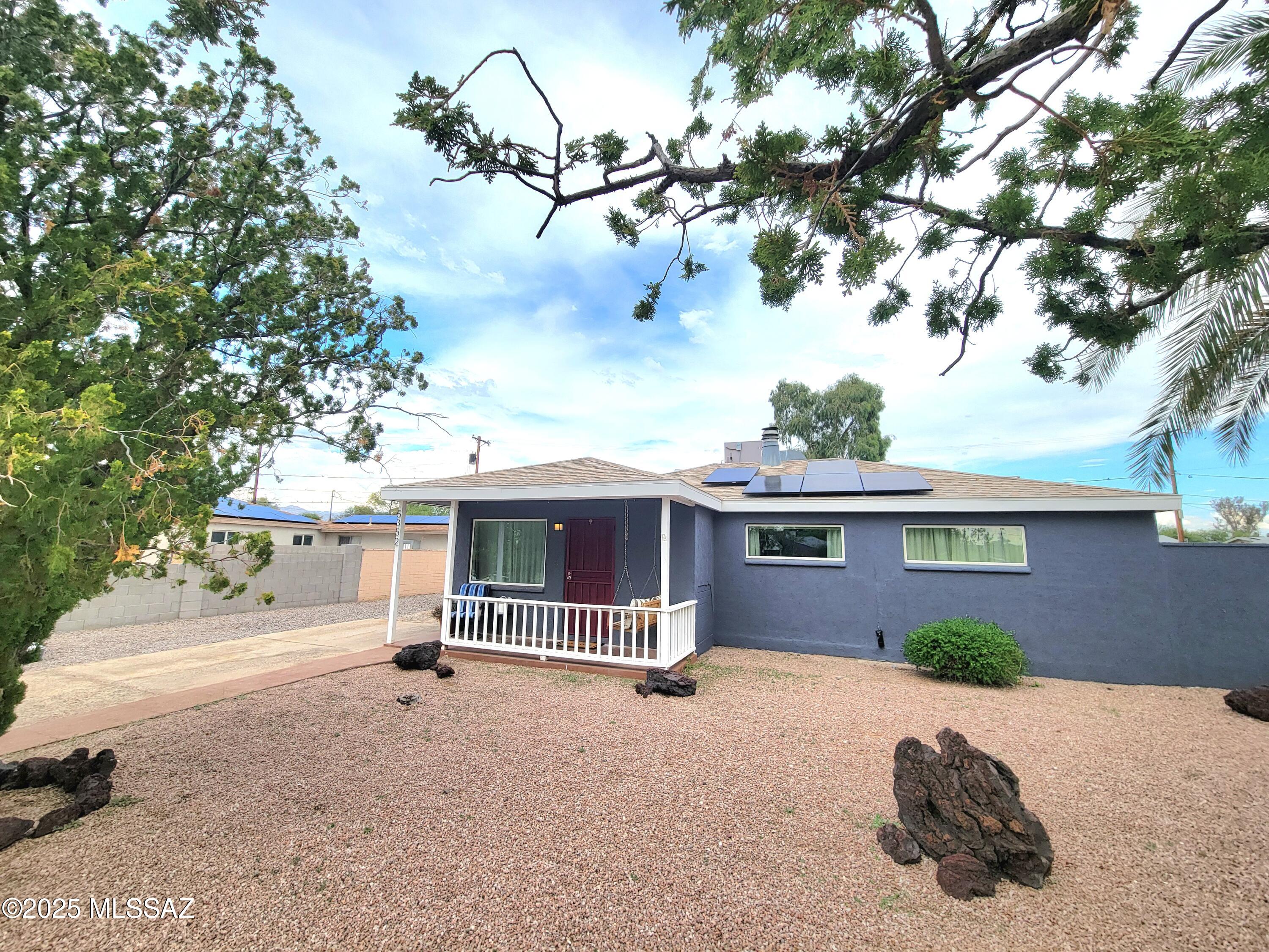 5352 E Waverly Street