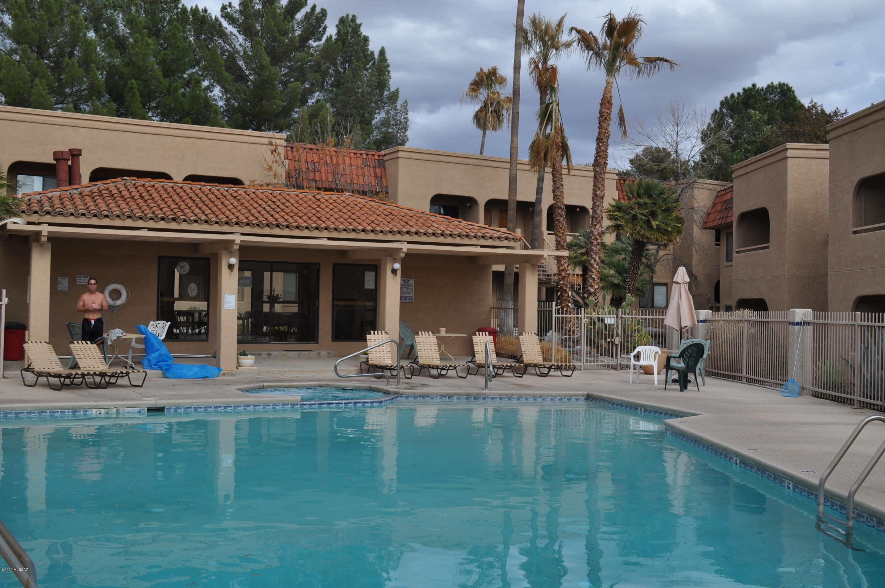 5750 N Camino Esplendora Unit: 109