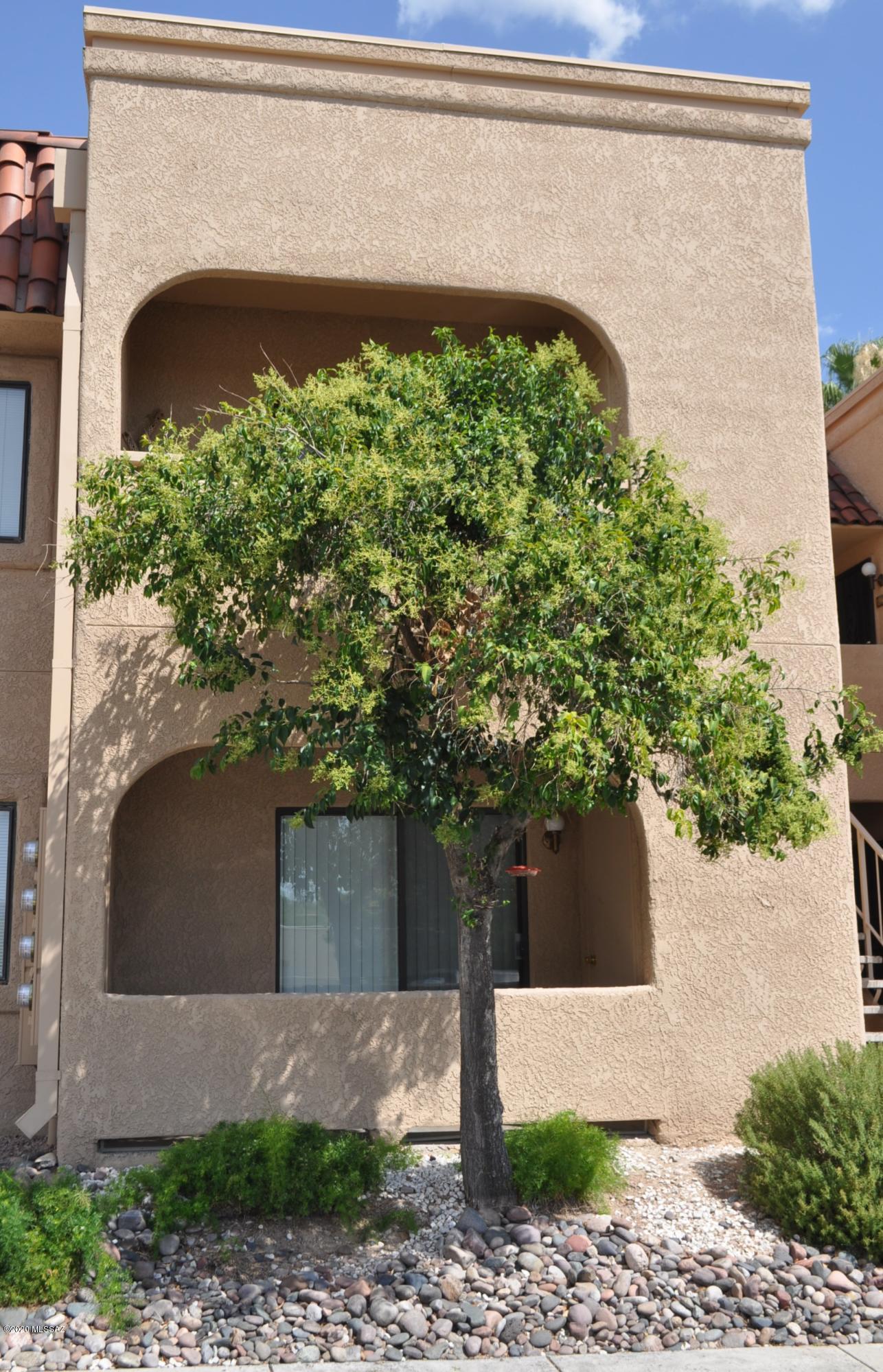 5750 N Camino Esplendora Unit: 109