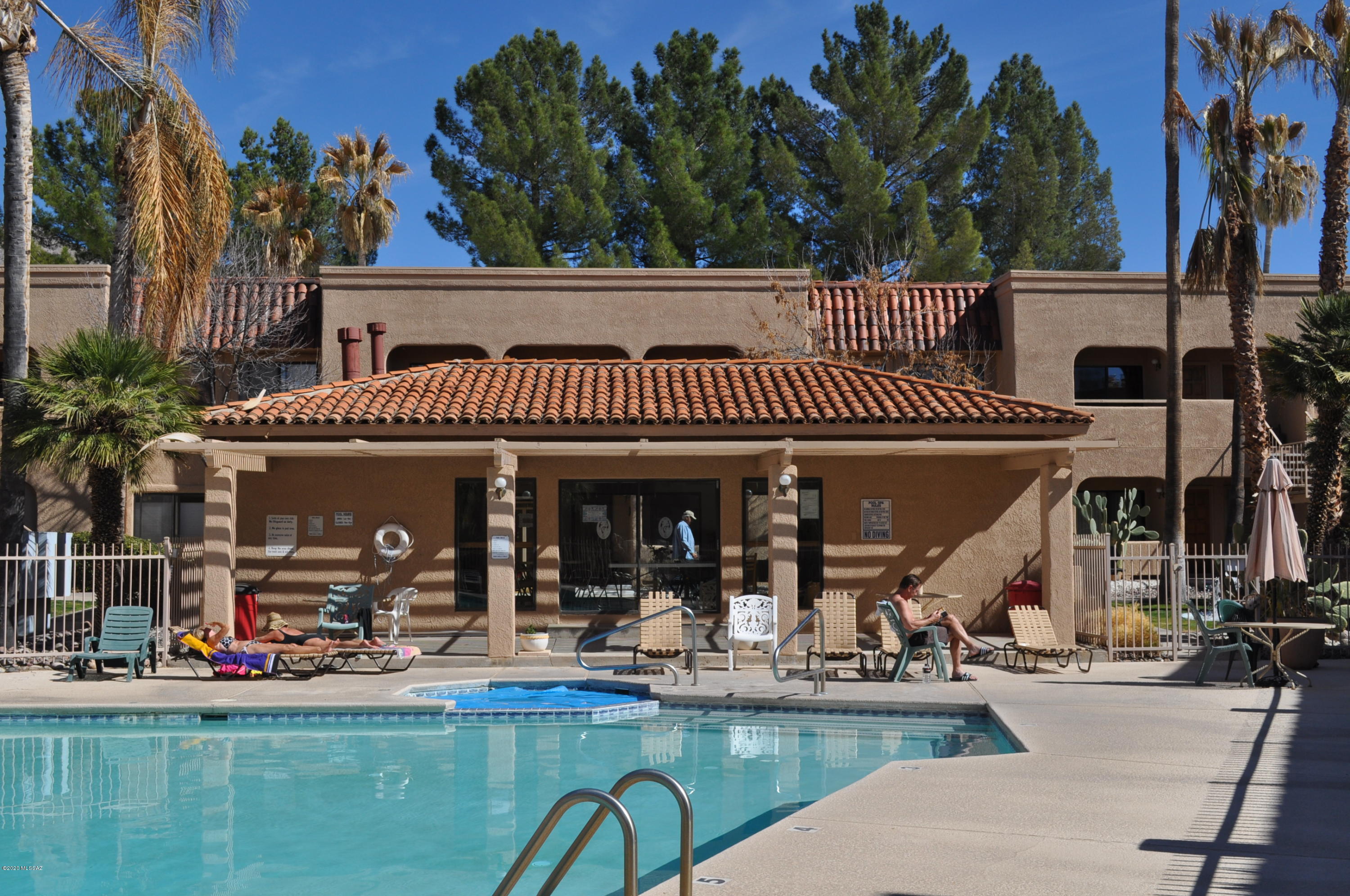 5750 N Camino Esplendora Unit: 109