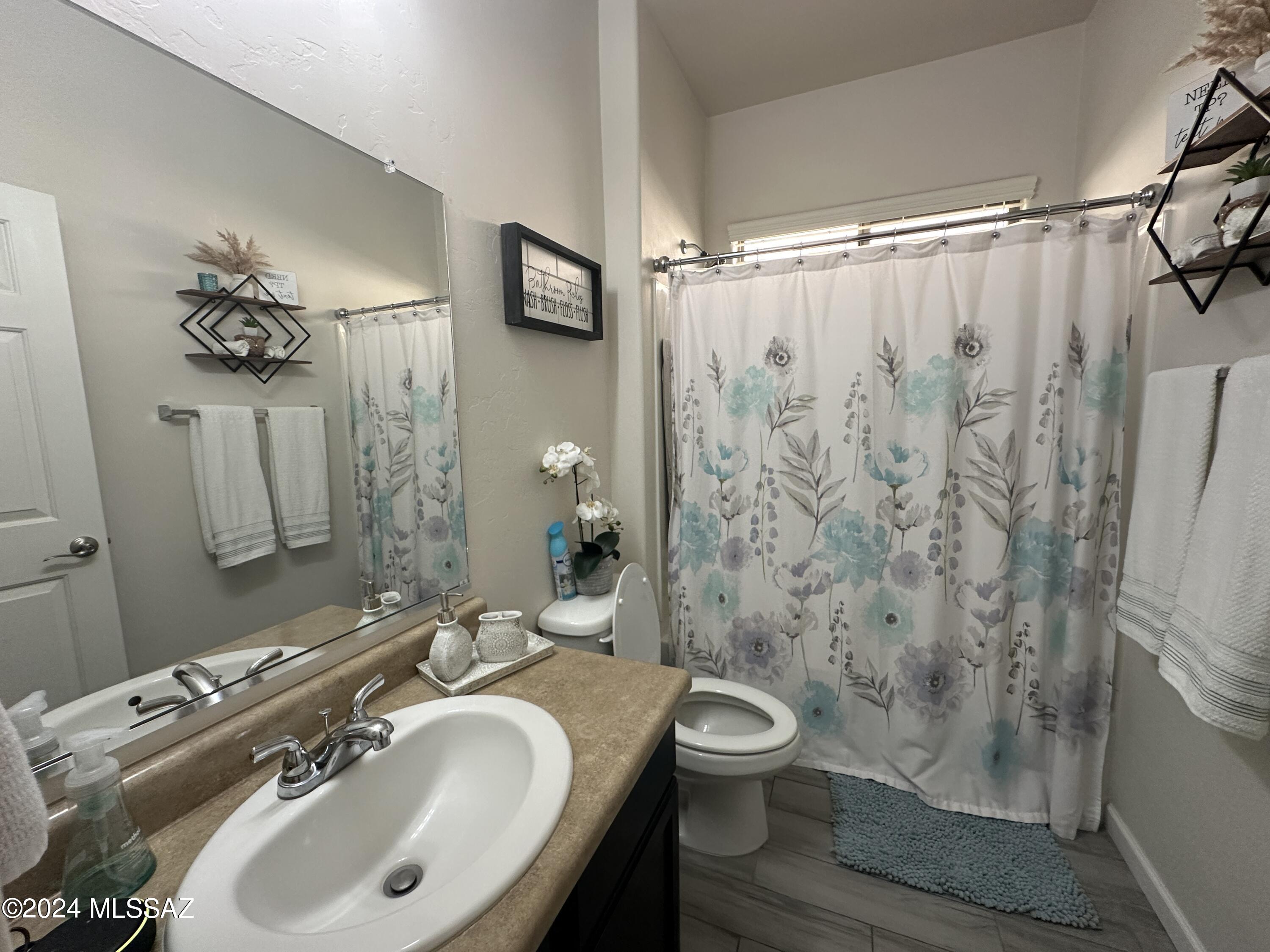 64 N Indian Tank Lane