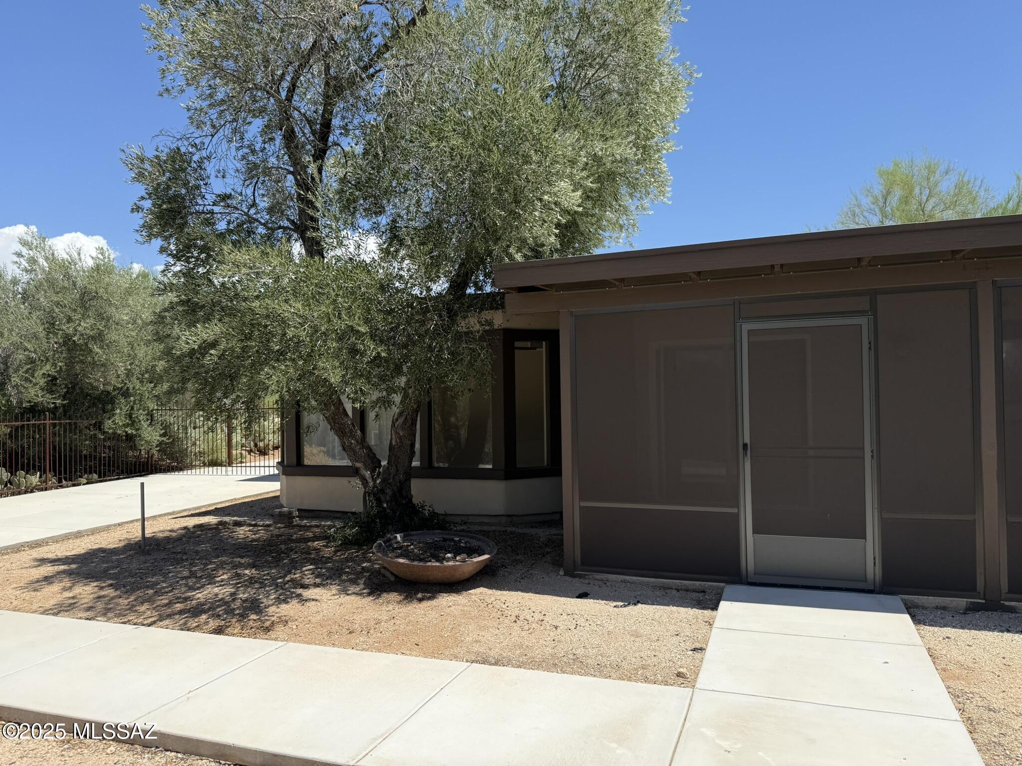 1450 S Corsica Place