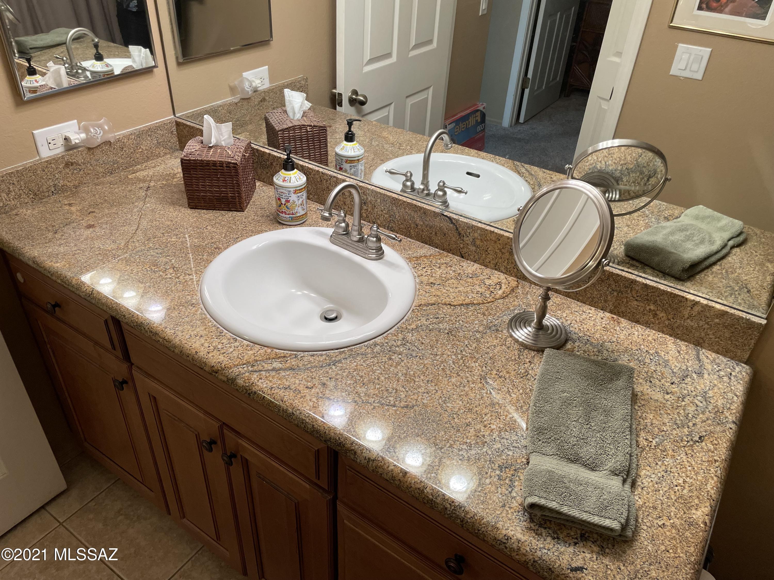 5751 N Kolb Road Unit: 9207