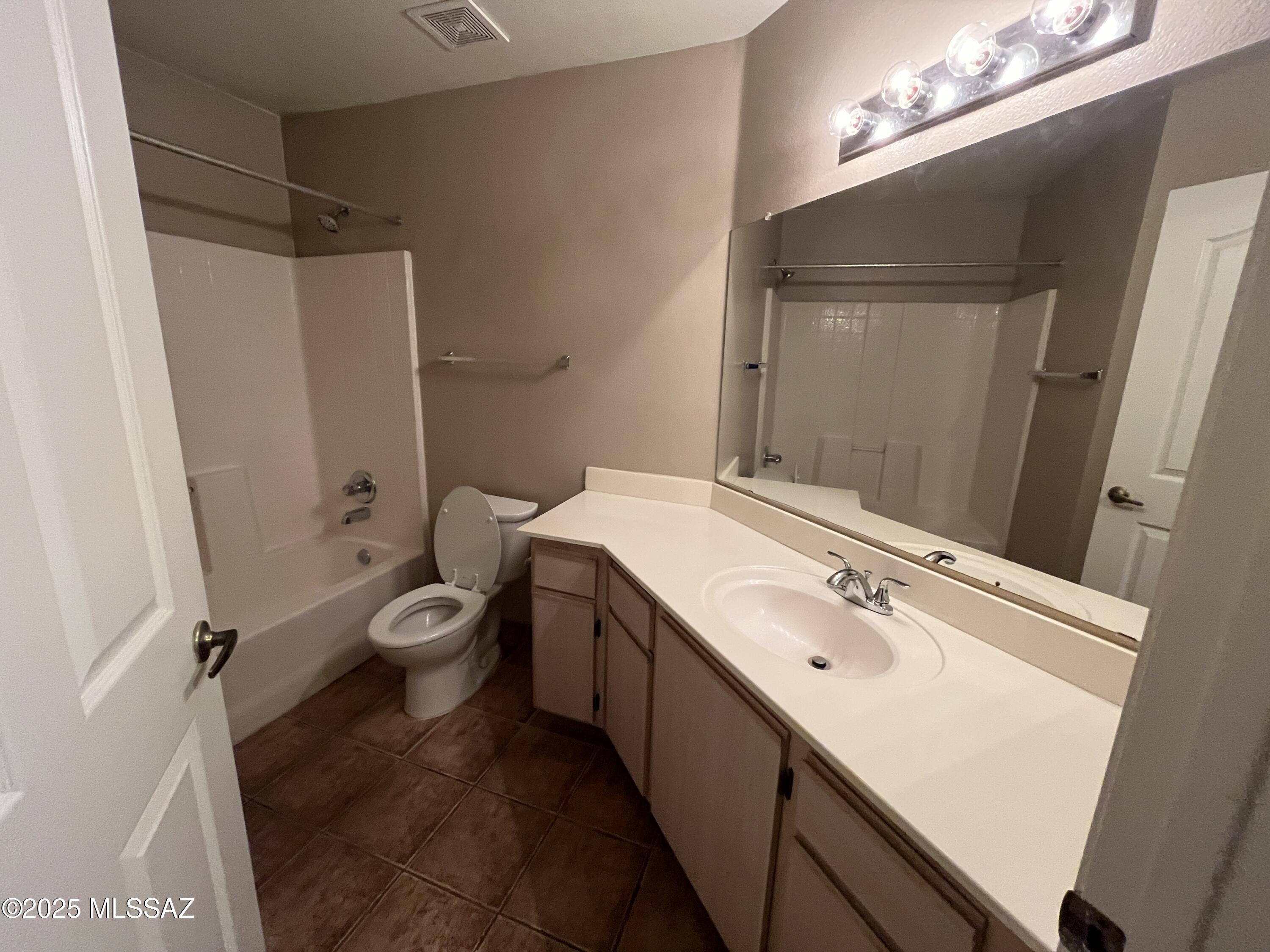 5751 N Kolb Road Unit: 11102