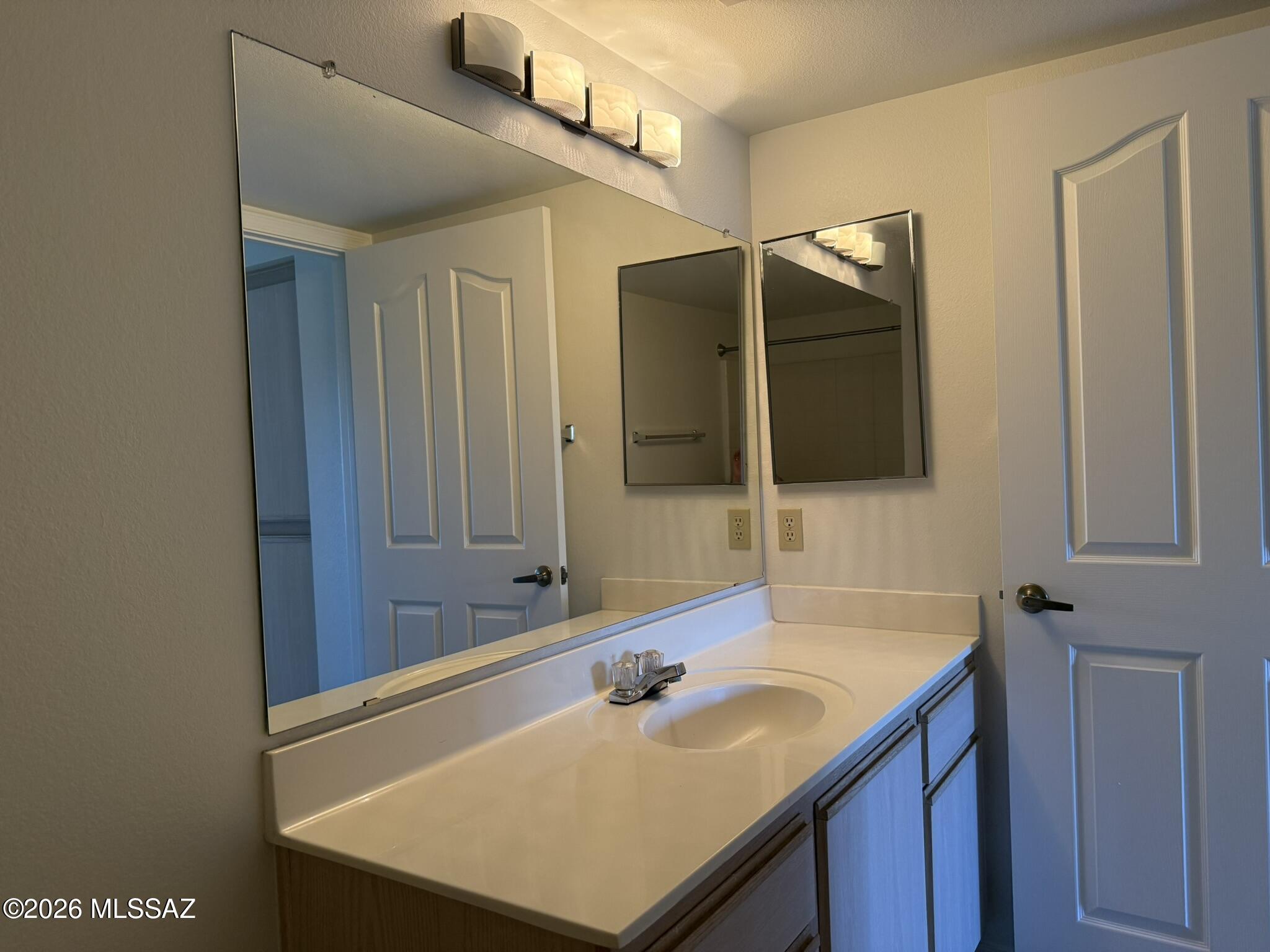 5751 N Kolb Road 34103