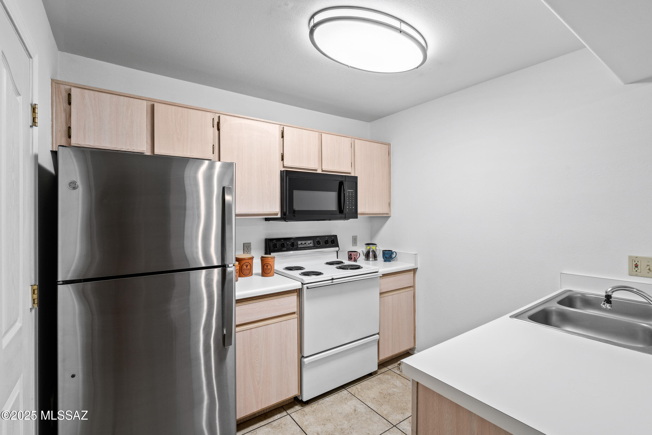 5751 N Kolb Road 5204