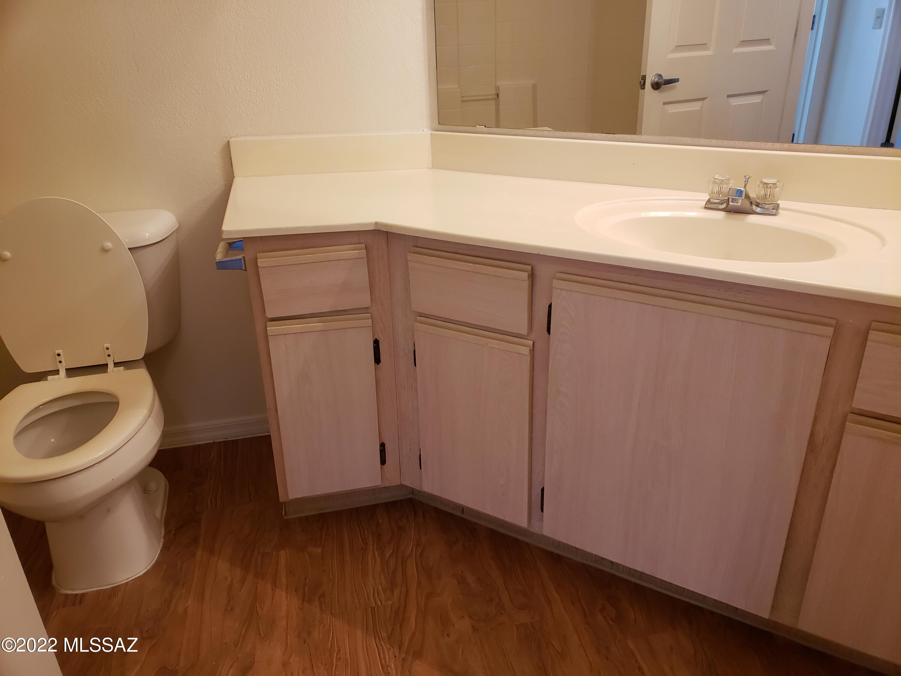 5751 N Kolb Road 22104