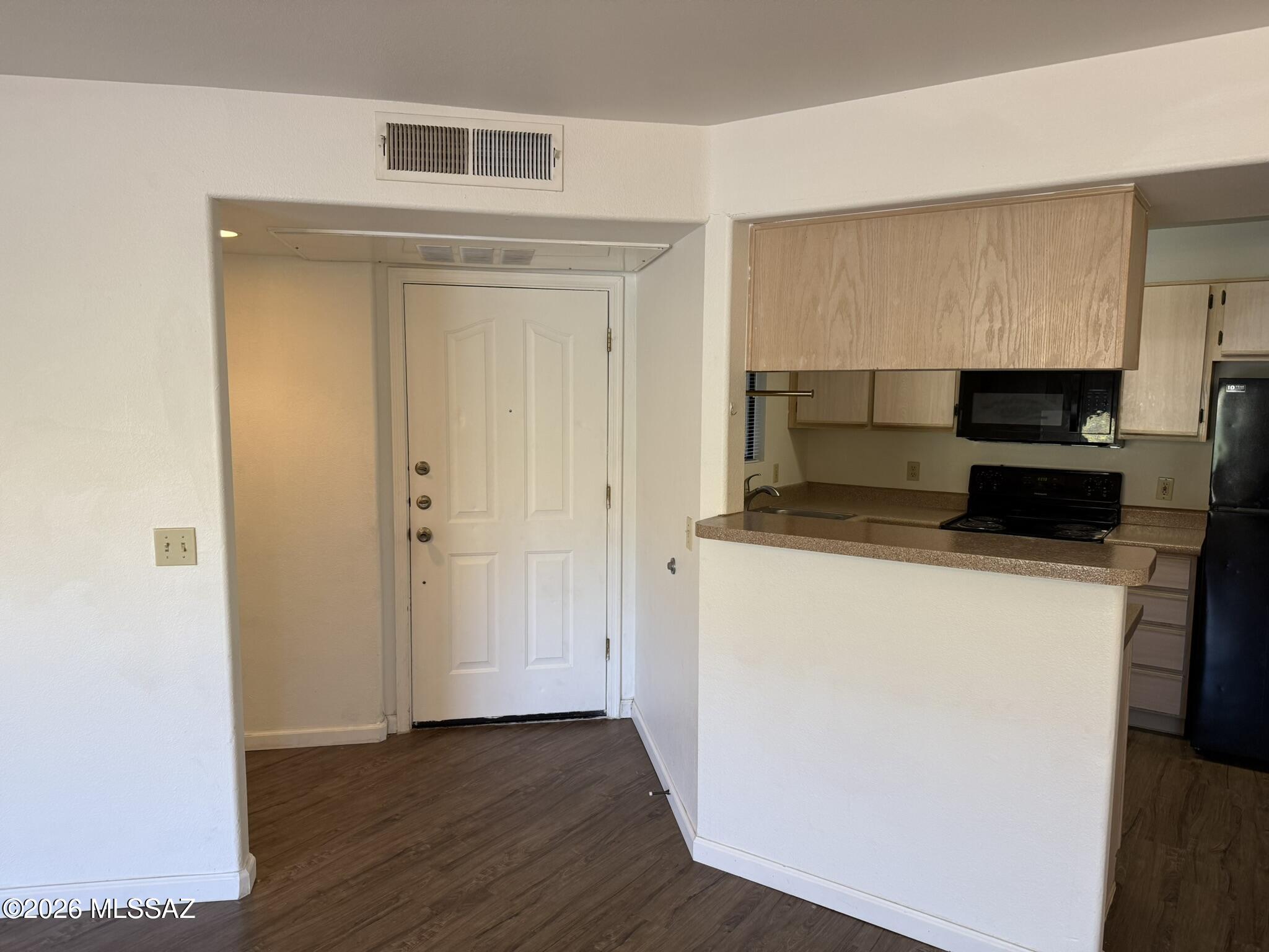 5751 N Kolb Road 22104