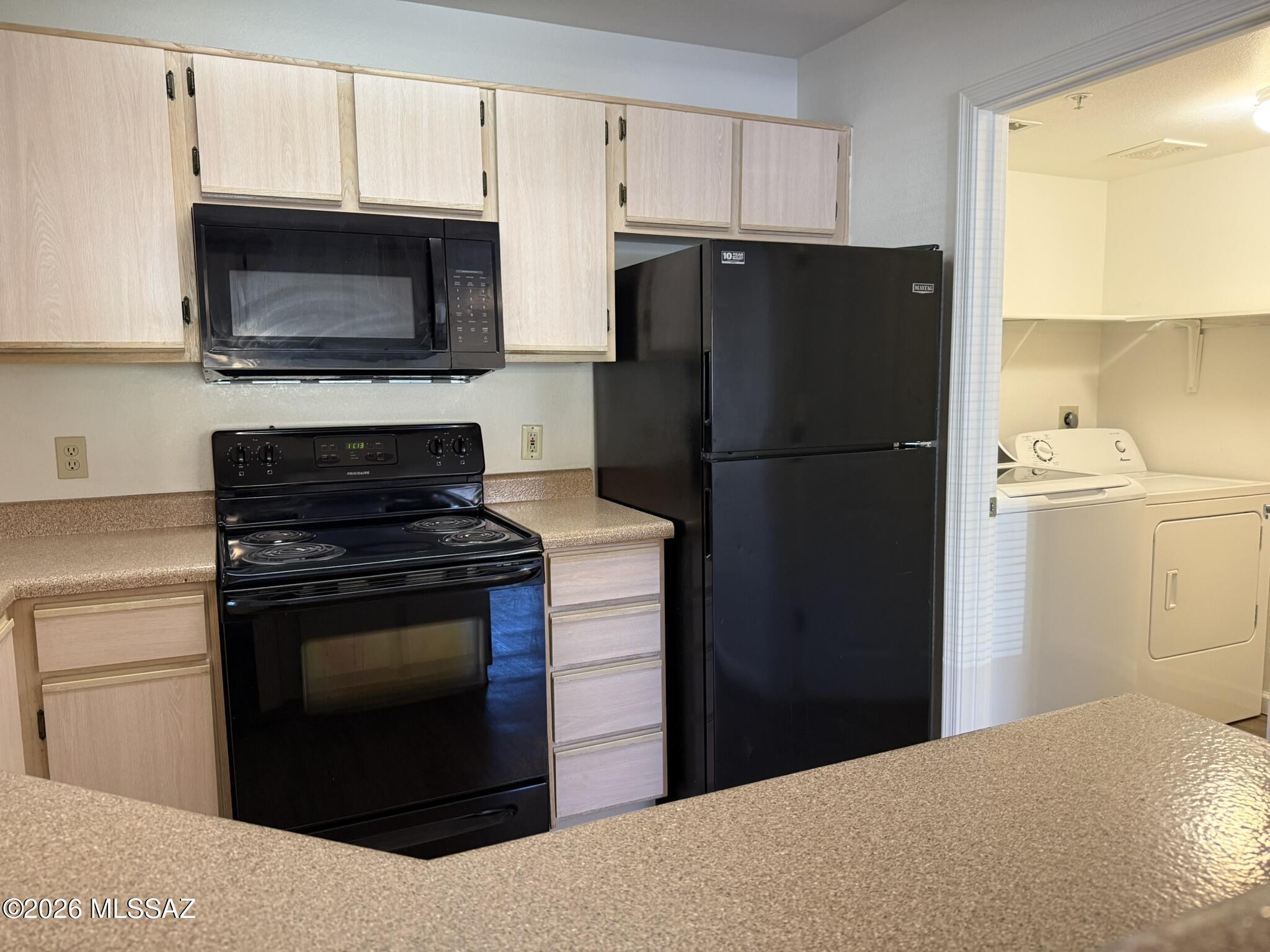 5751 N Kolb Road 22104