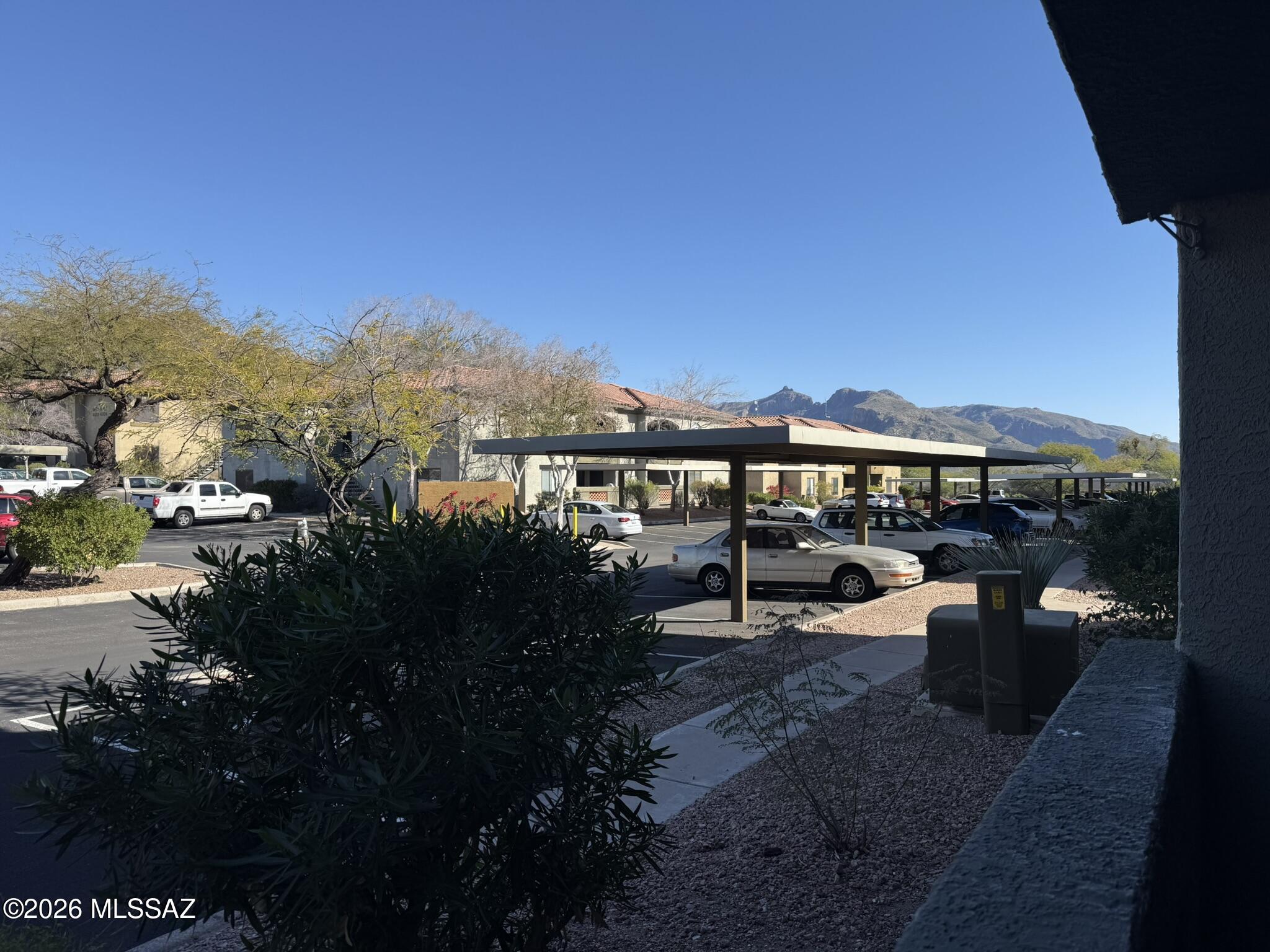 5751 N Kolb Road 22104